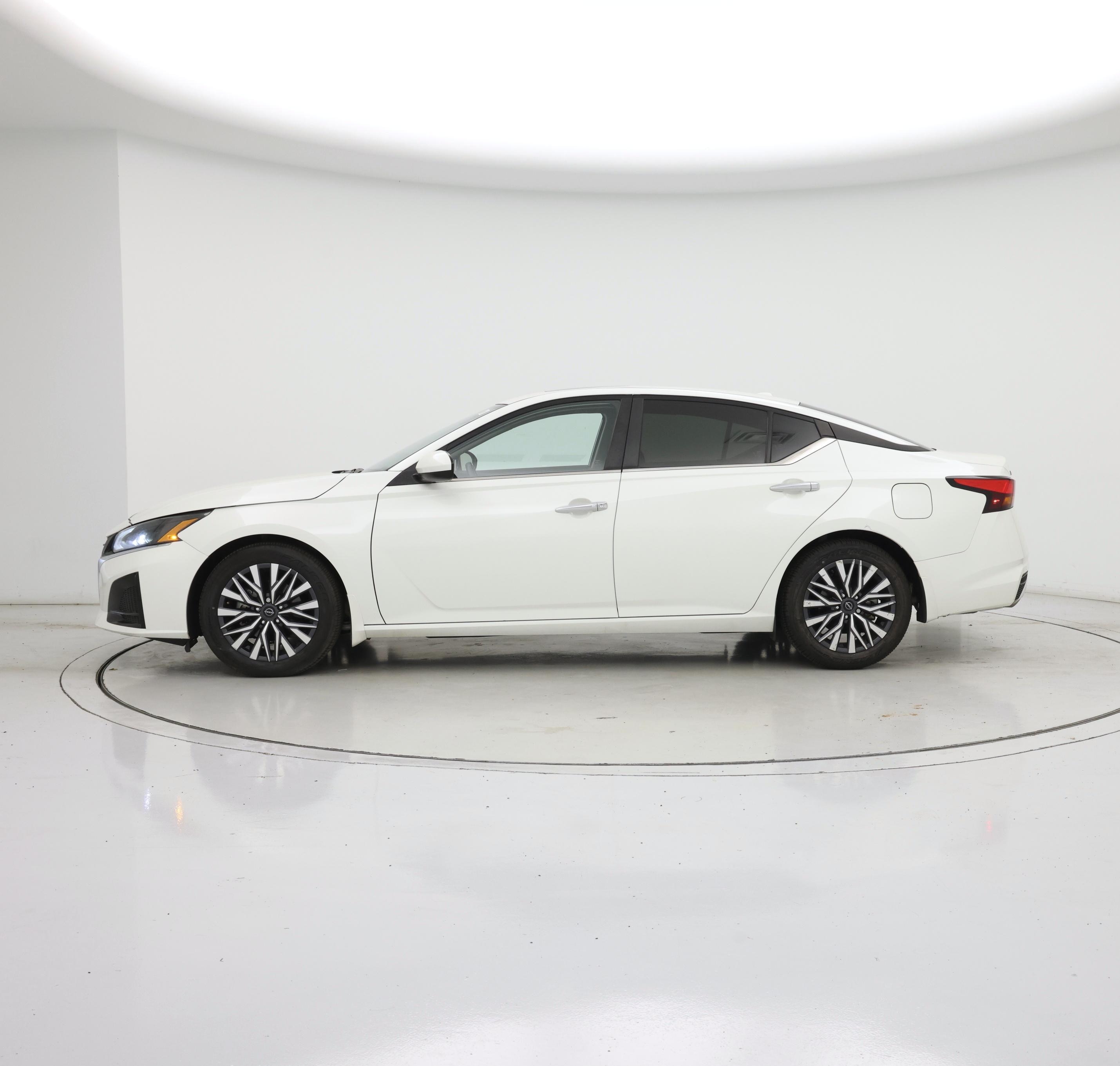 Thumbnail: 2023 Nissan Altima - 3
