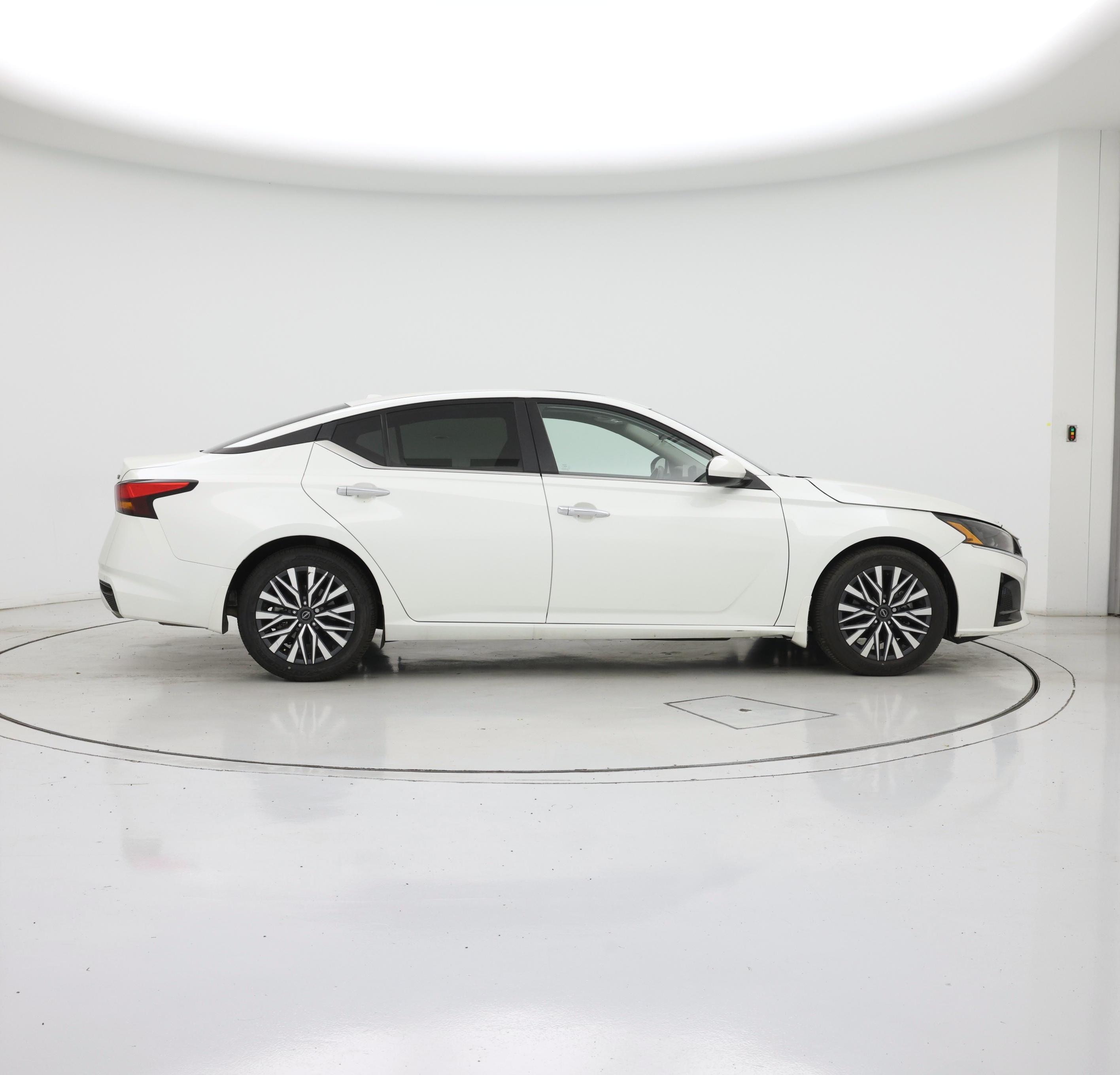 Thumbnail: 2023 Nissan Altima - 7