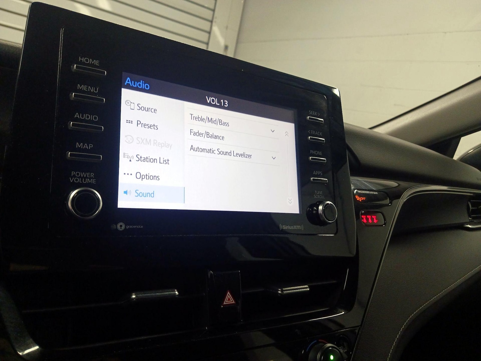 2023 Toyota Camry SE - Photo 15