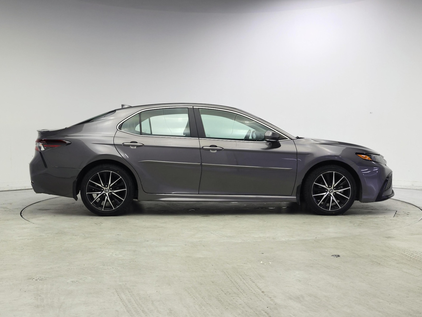2023 Toyota Camry SE - Photo 8