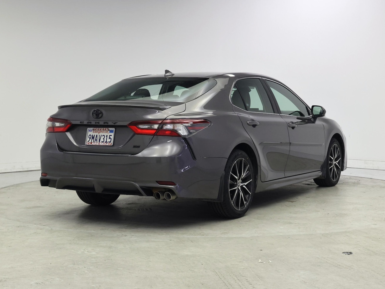 2023 Toyota Camry SE - Photo 9
