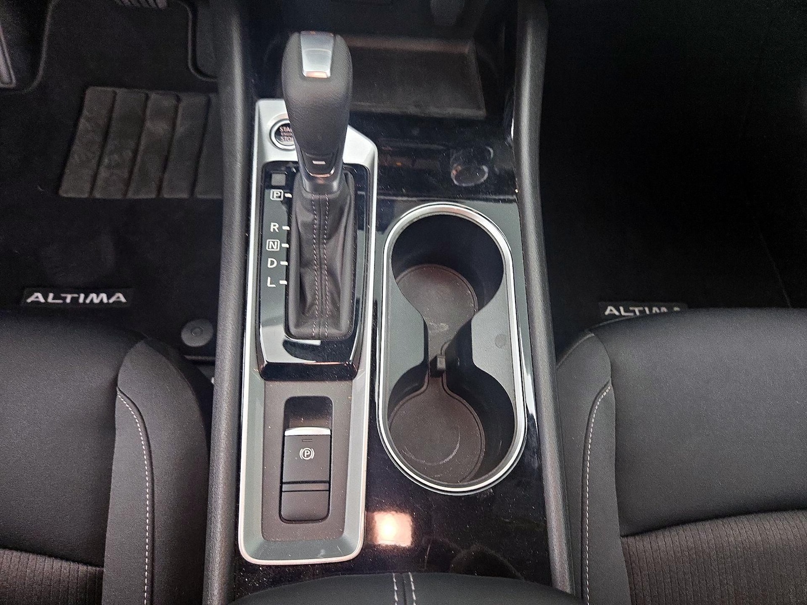 2024 Nissan Altima SV - Photo 16