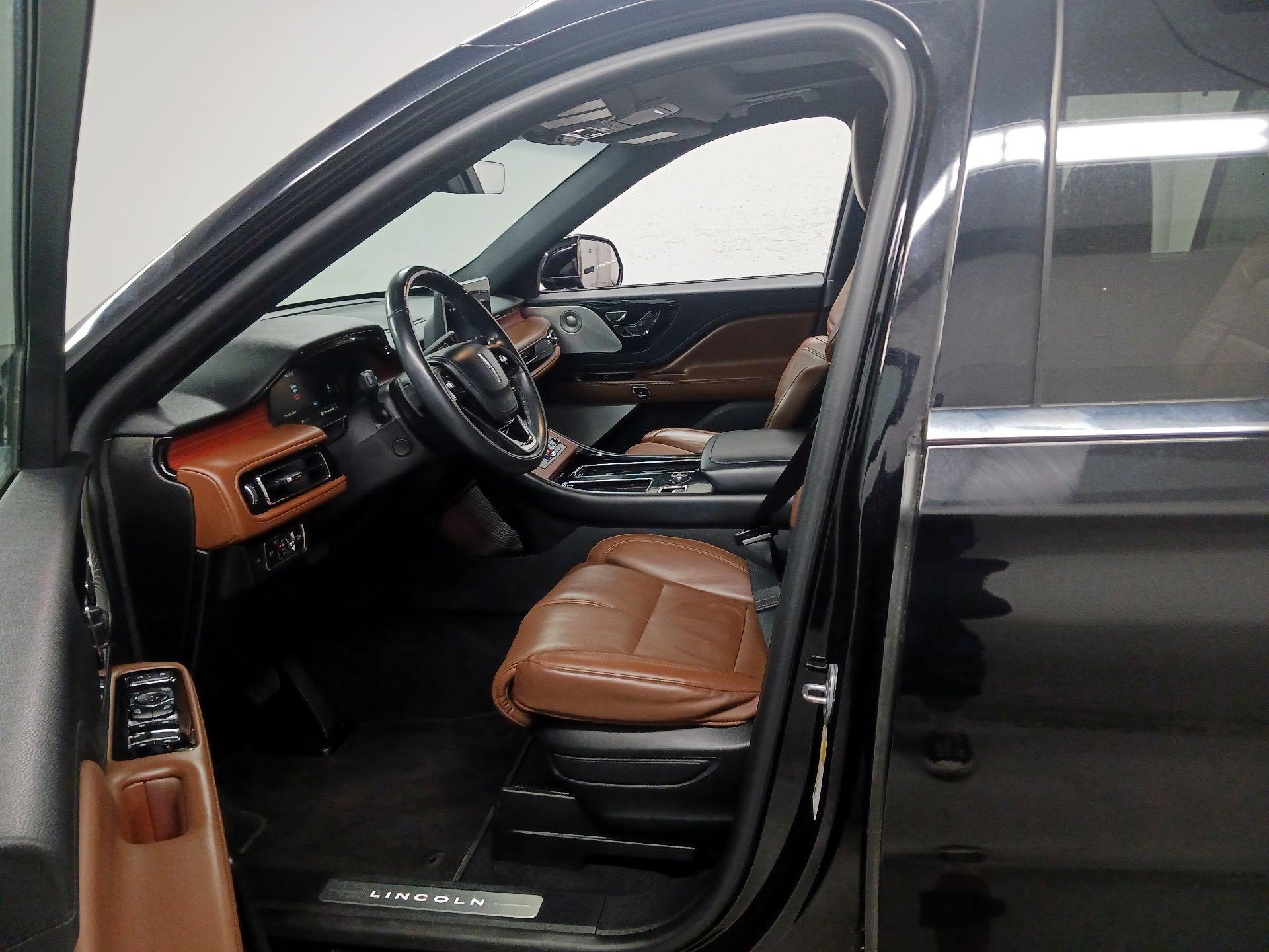 Thumbnail: 2022 Lincoln Aviator - 9