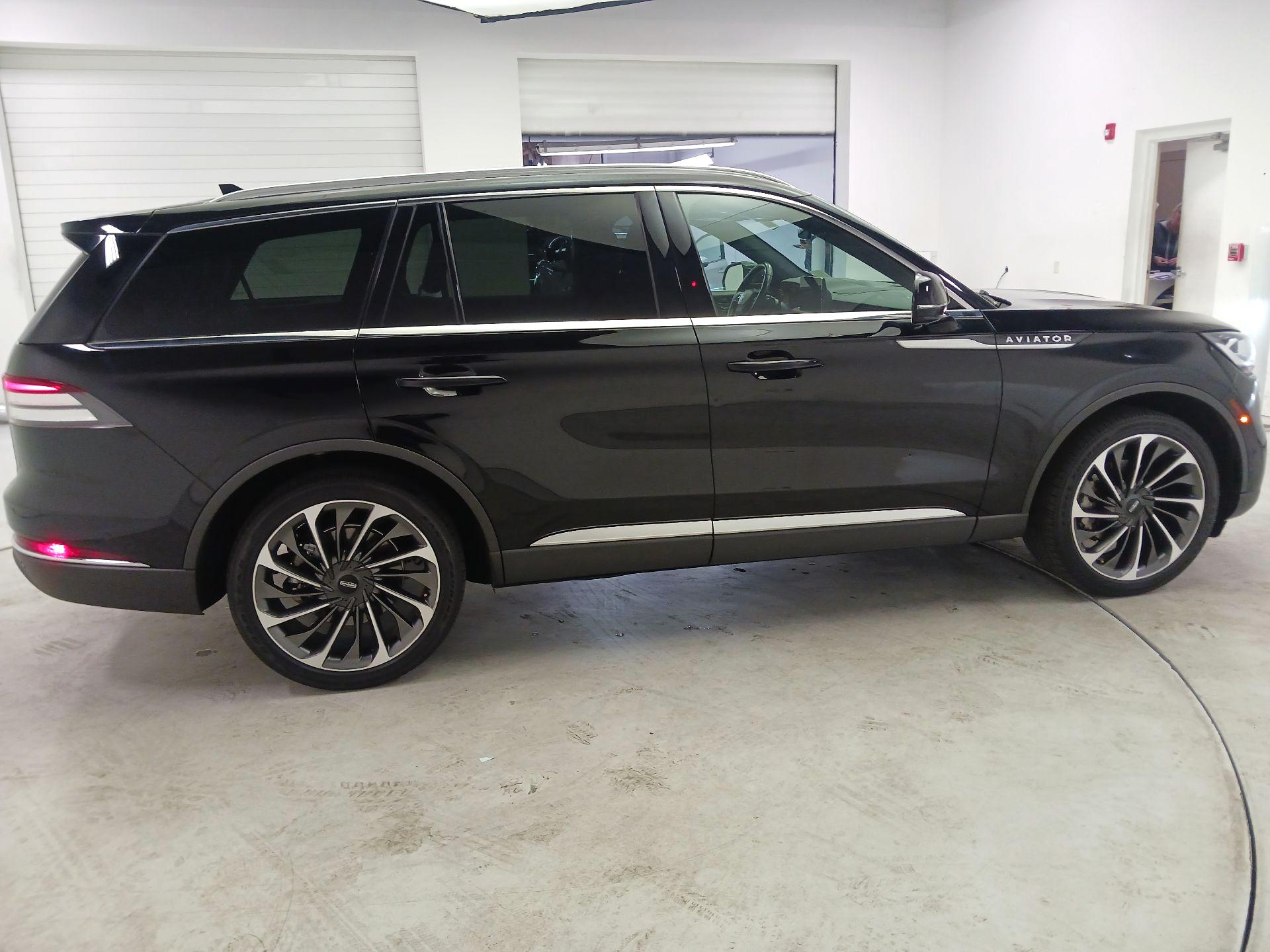 Thumbnail: 2022 Lincoln Aviator - 4