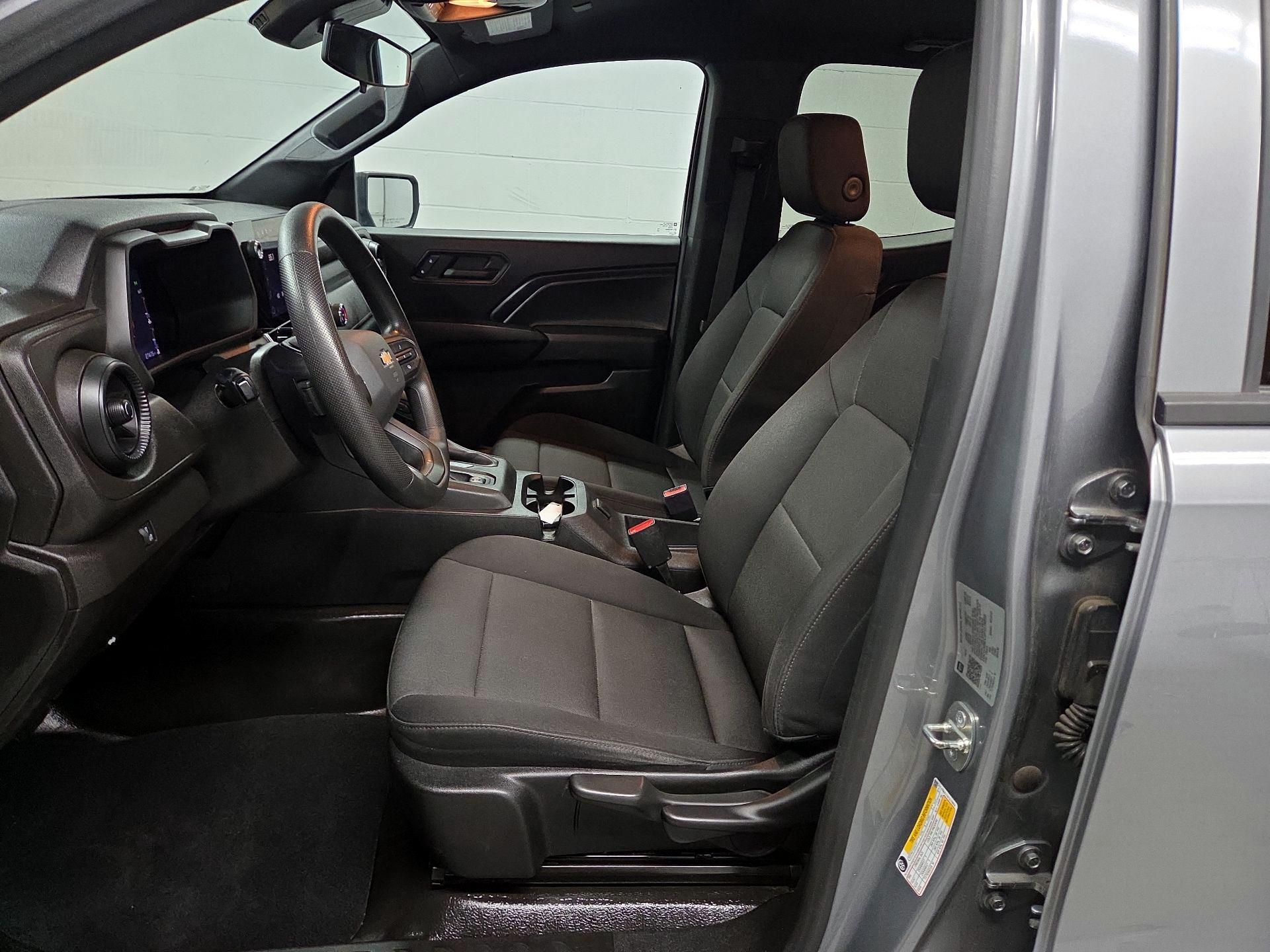 Thumbnail: 2023 Chevrolet Colorado - 11