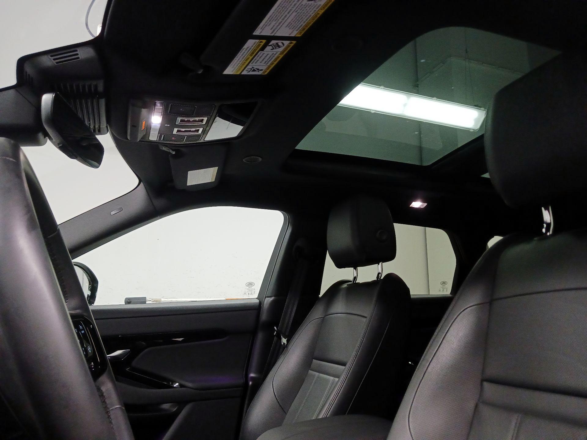 Thumbnail: 2024 Land Rover Range Rover Evoque - 18