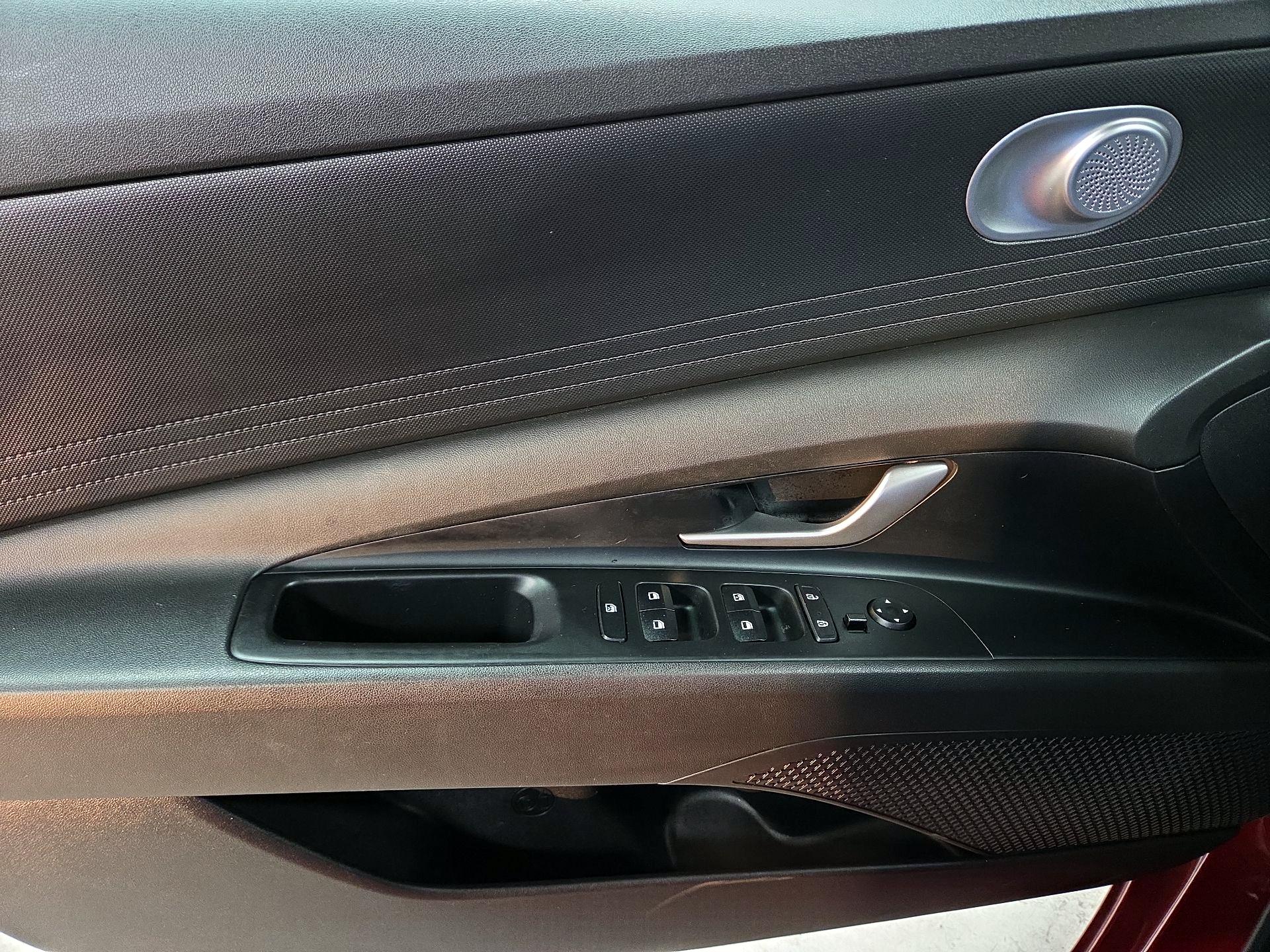 Thumbnail: 2023 Hyundai Elantra - 10