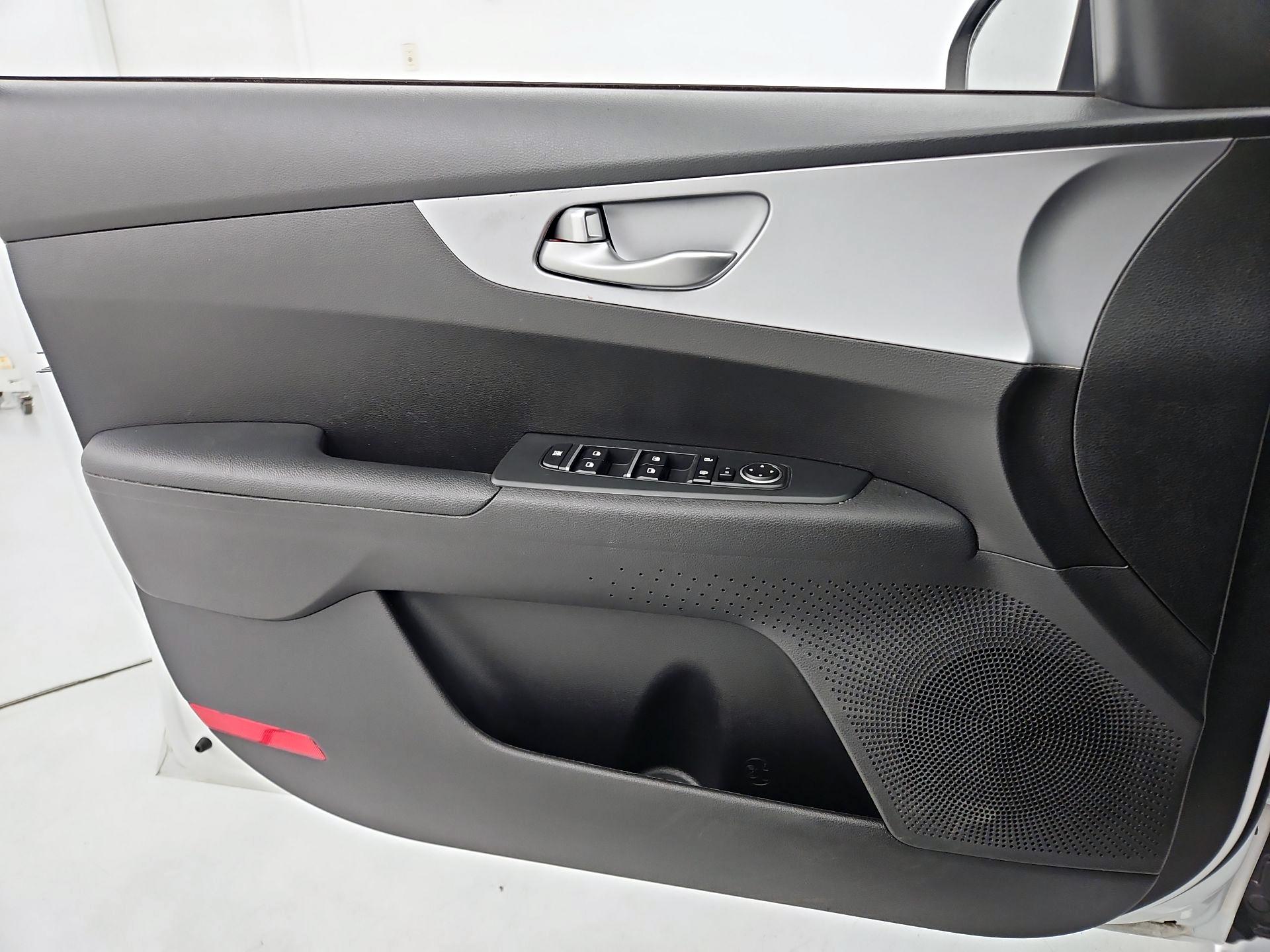 Thumbnail: 2023 Kia Forte - 12