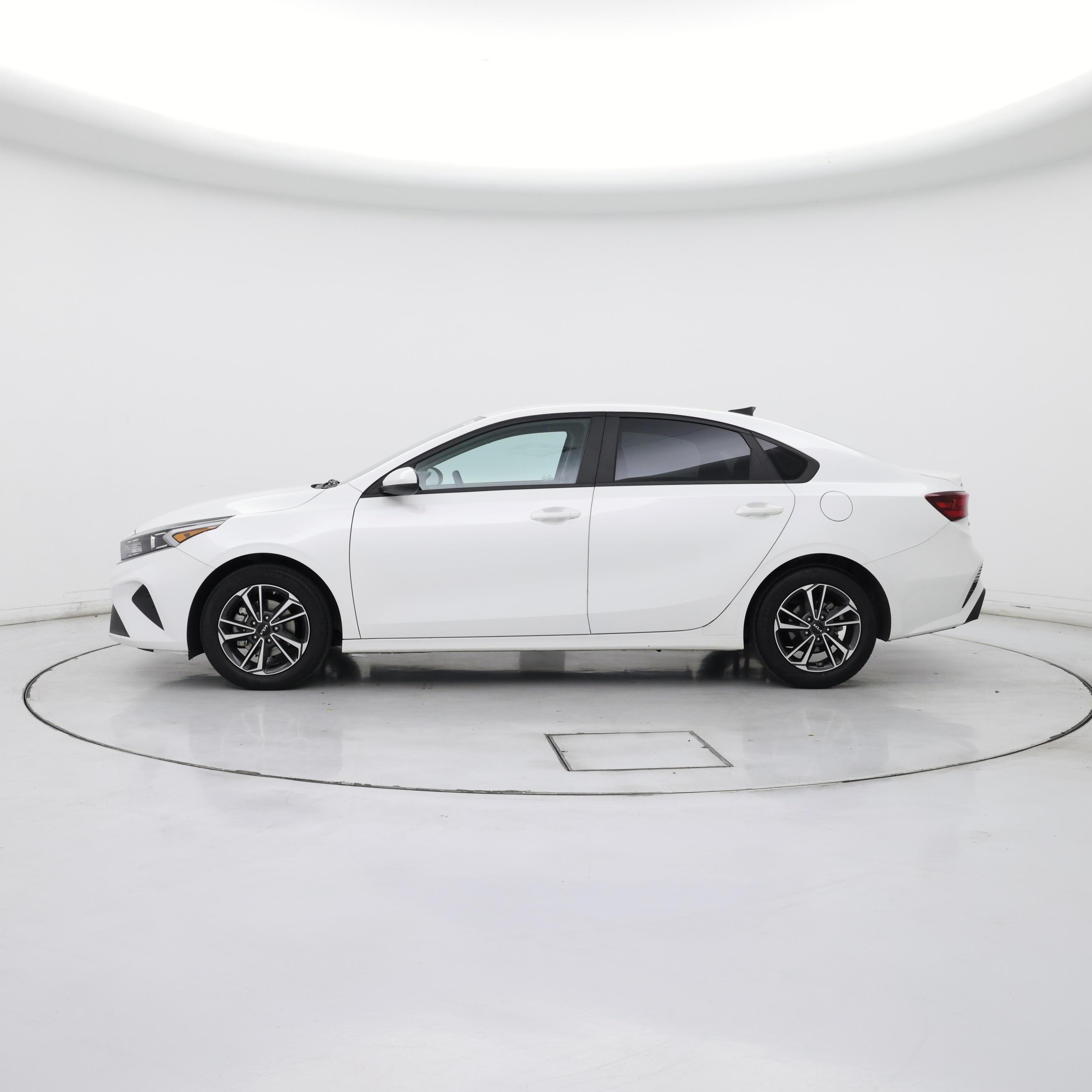 Thumbnail: 2023 Kia Forte - 3