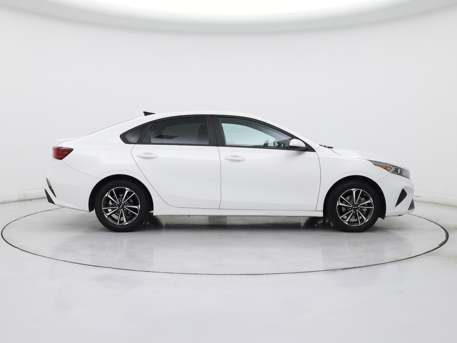 2023 Kia Forte LXS - Photo 8