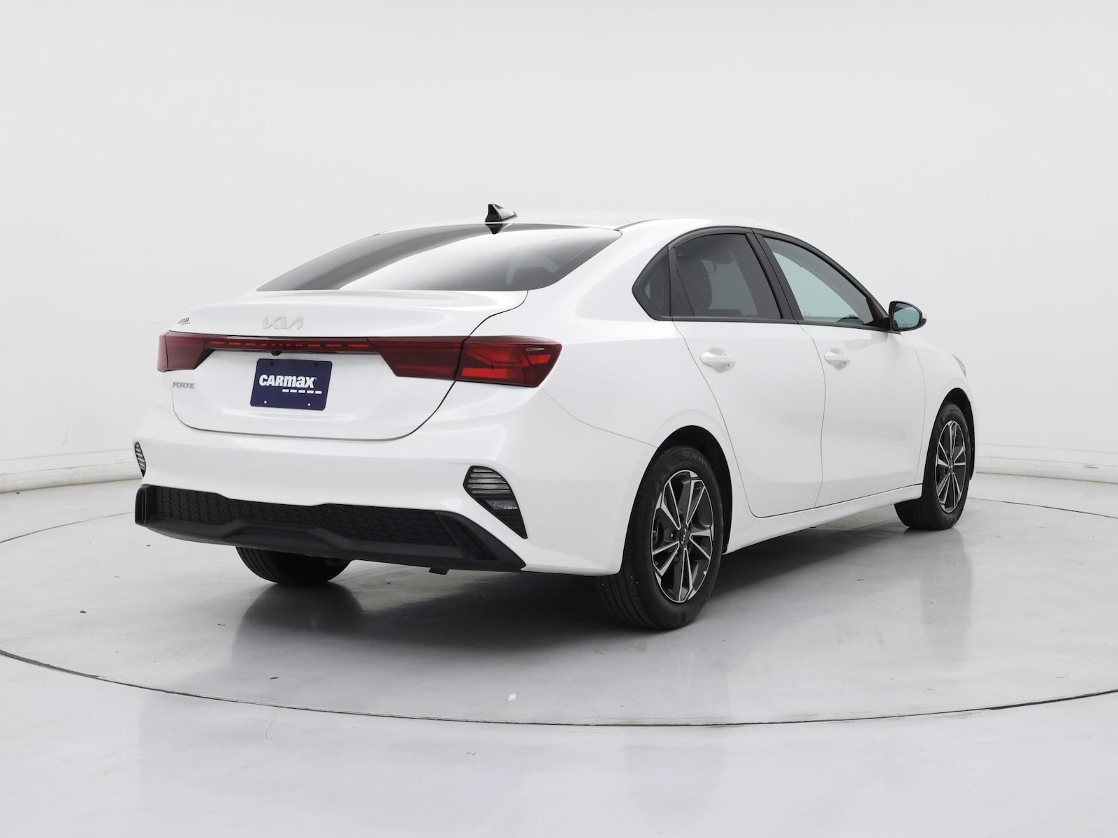 2023 Kia Forte LXS - Photo 9