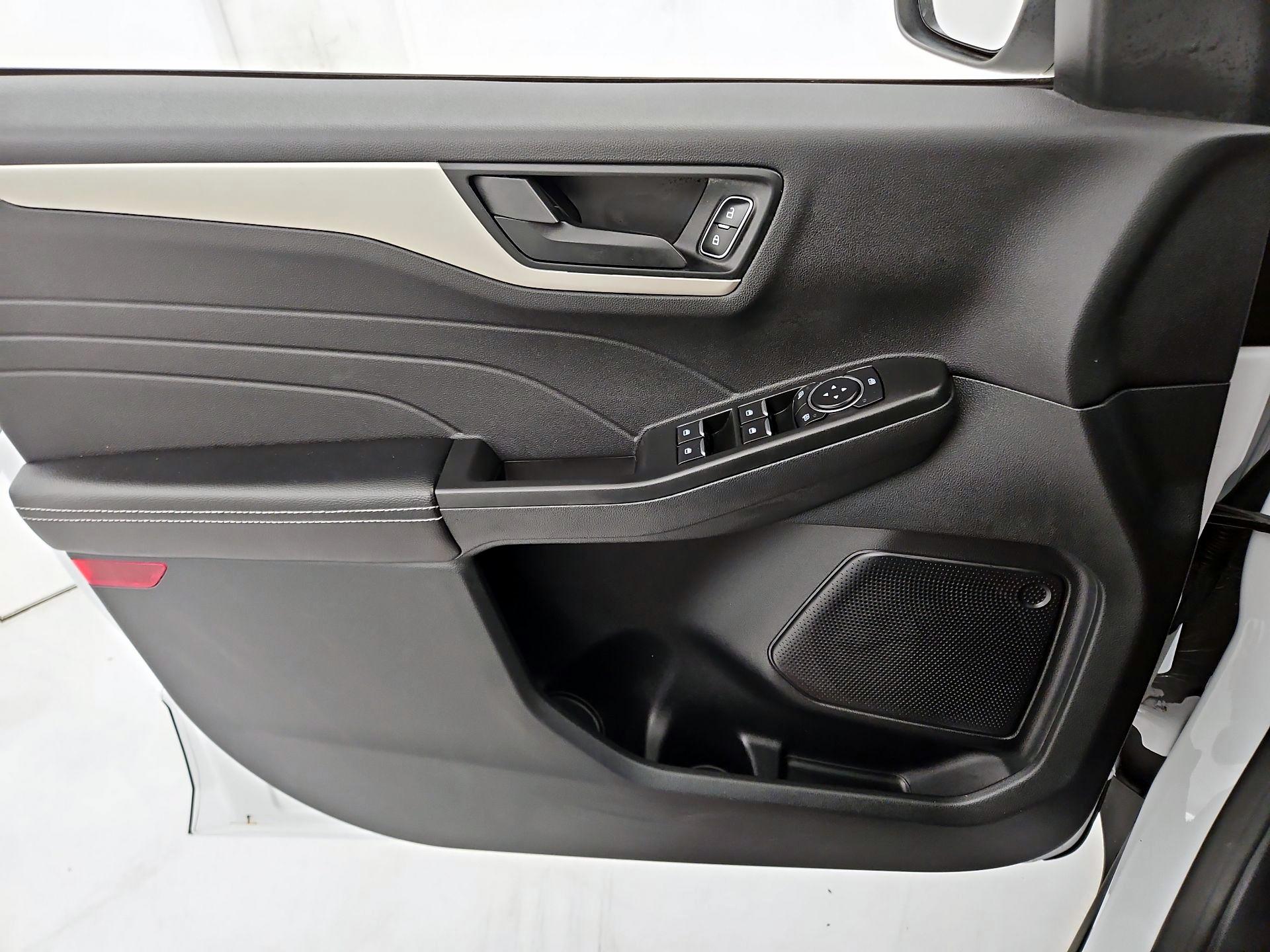 Thumbnail: 2022 Ford Escape - 12