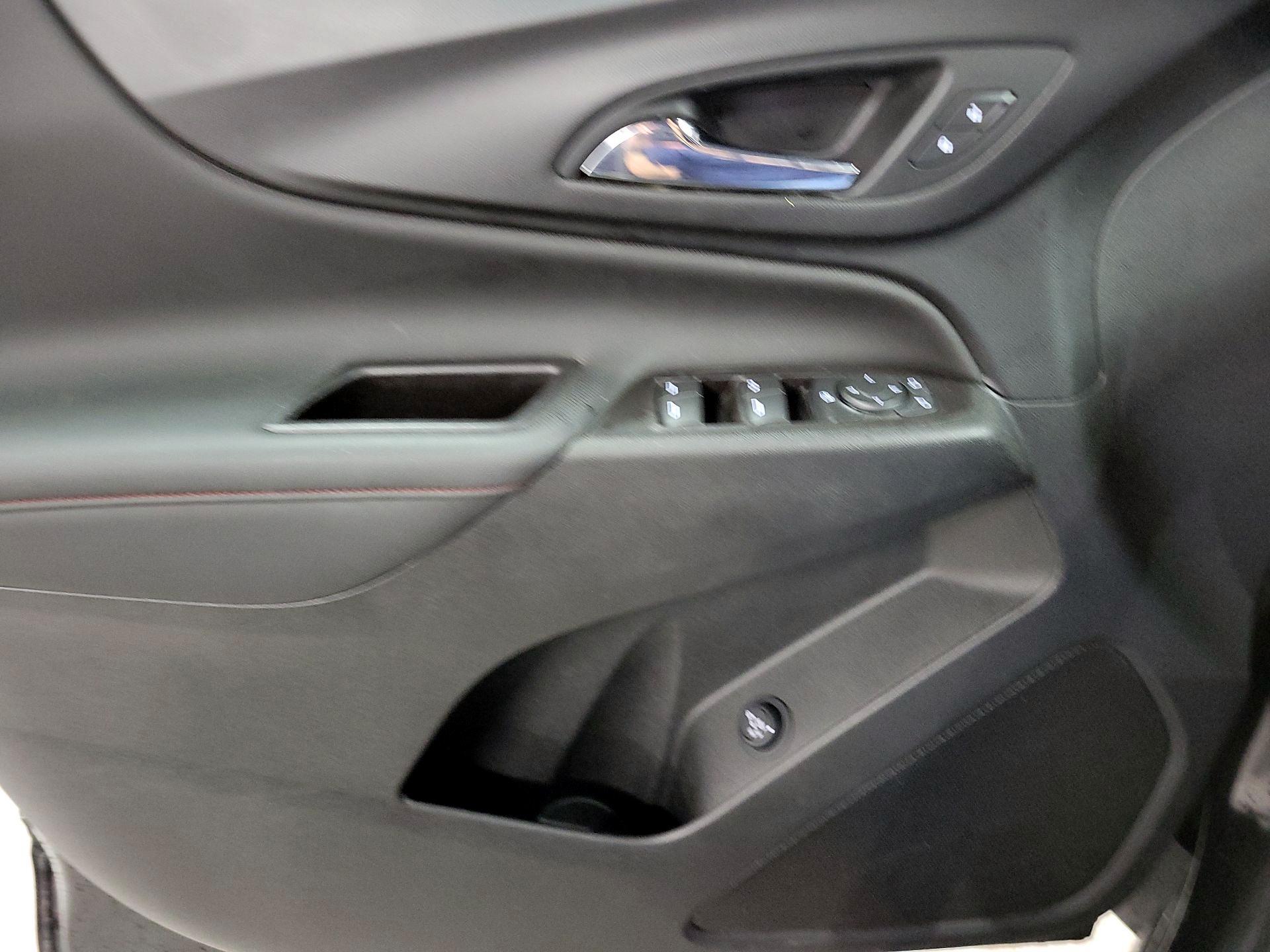 Thumbnail: 2022 Chevrolet Equinox - 10