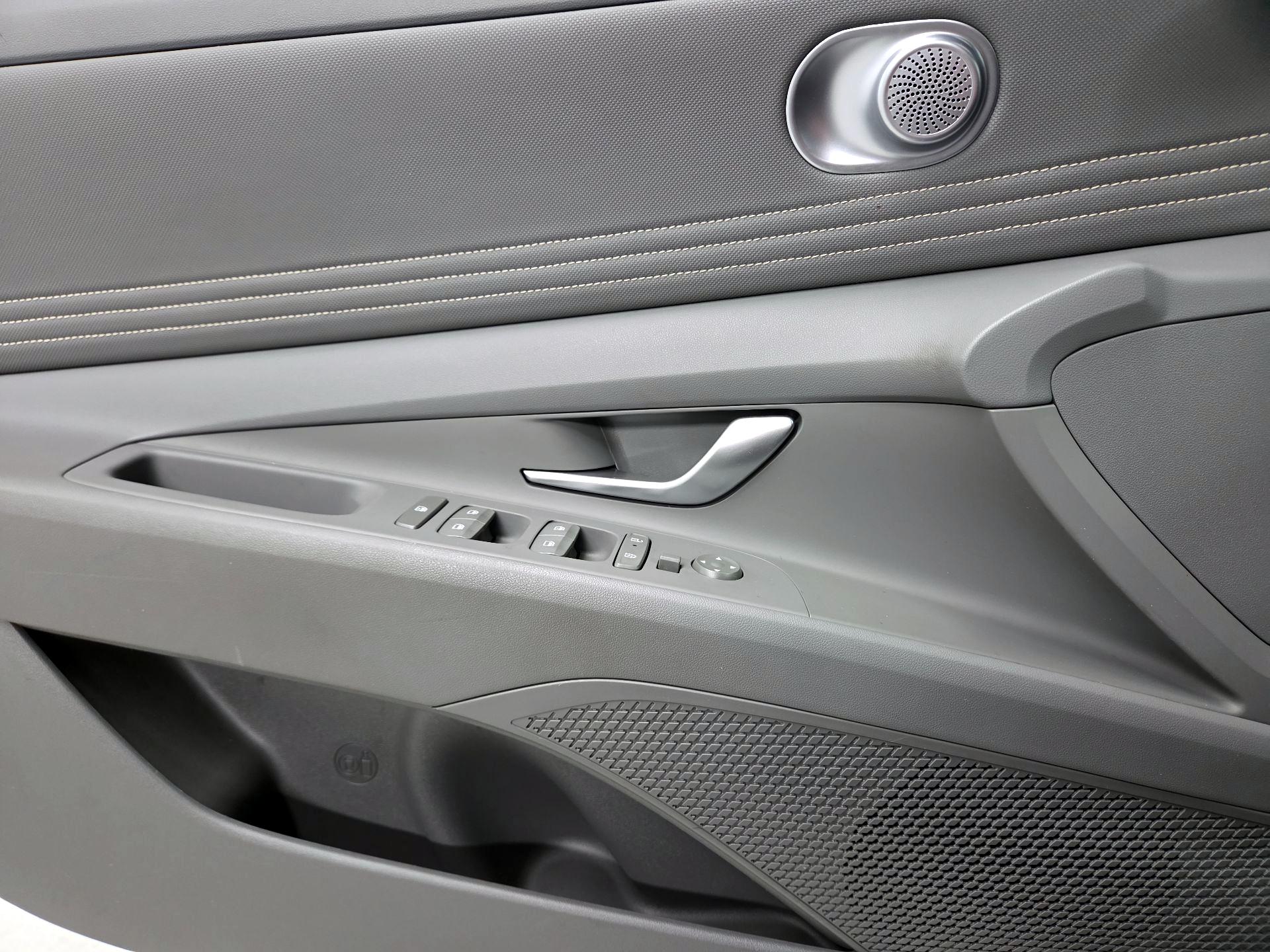 Thumbnail: 2024 Hyundai Elantra - 10