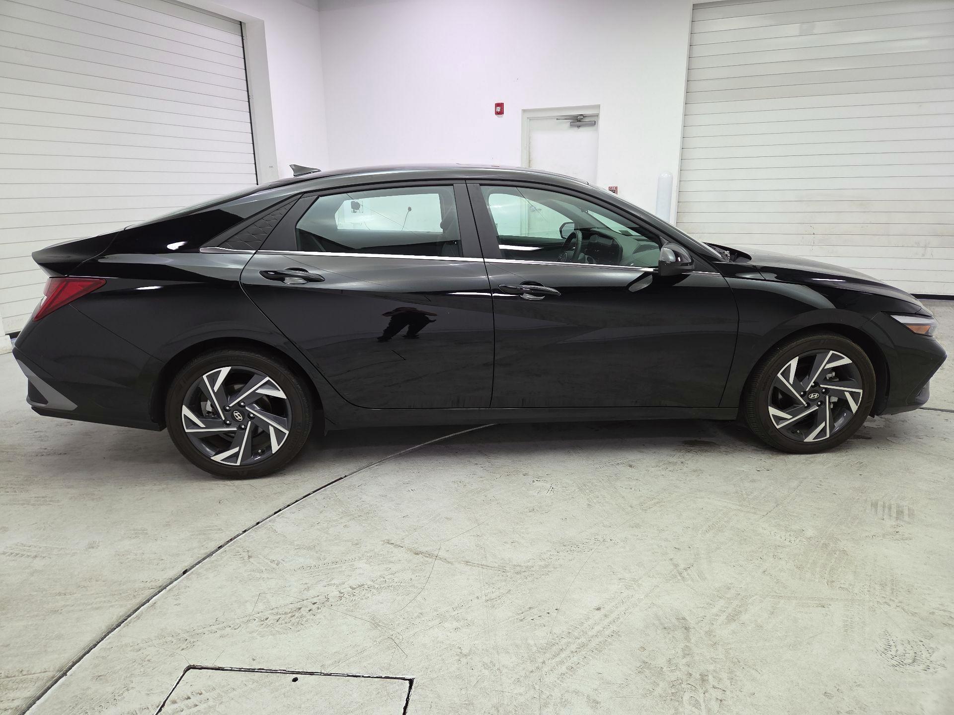 Thumbnail: 2024 Hyundai Elantra - 4