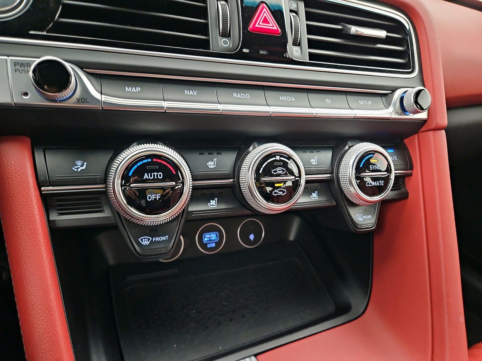 2023 GENESIS G70 Standard - Photo 18