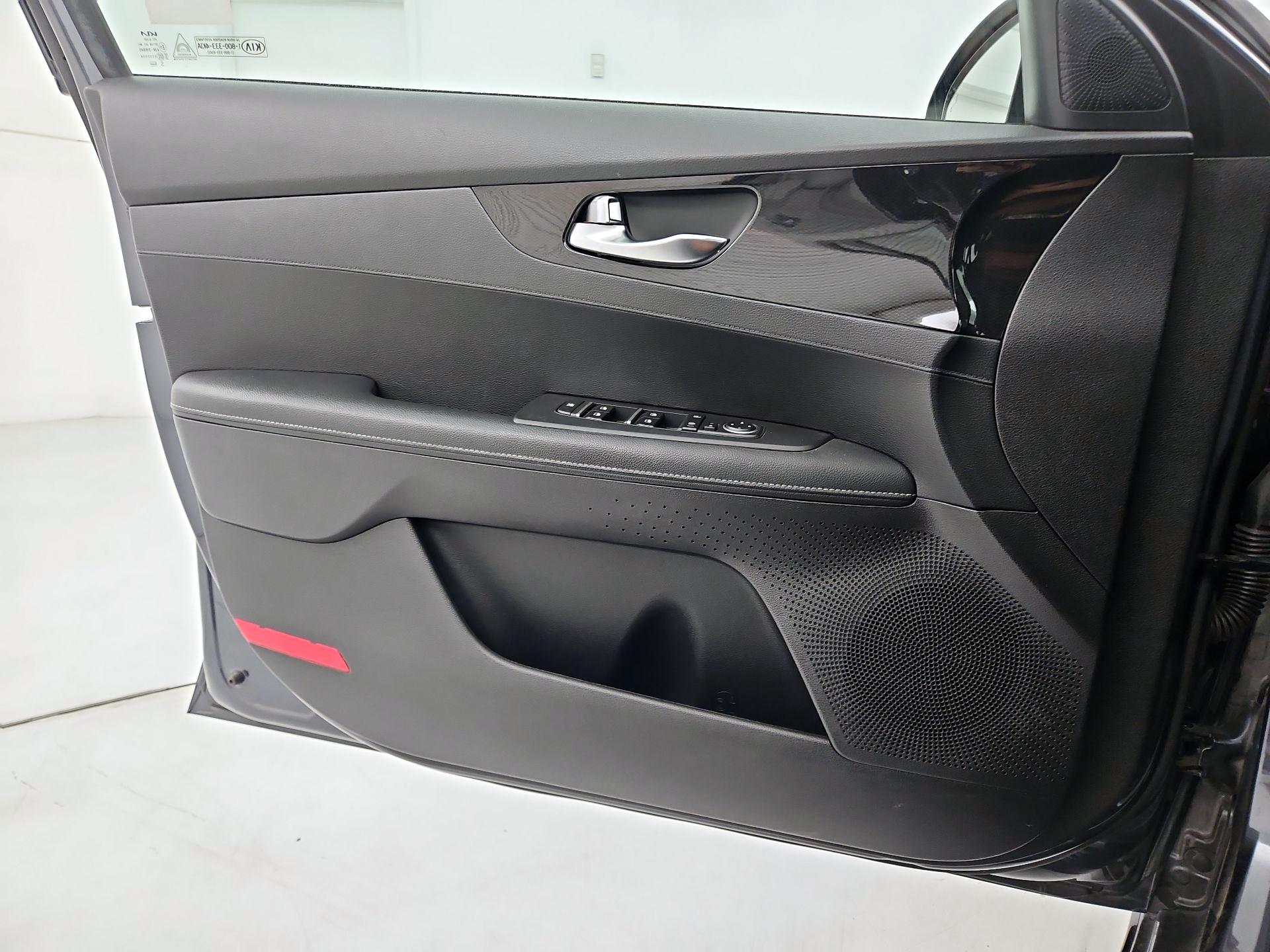 Thumbnail: 2021 Kia Forte - 12