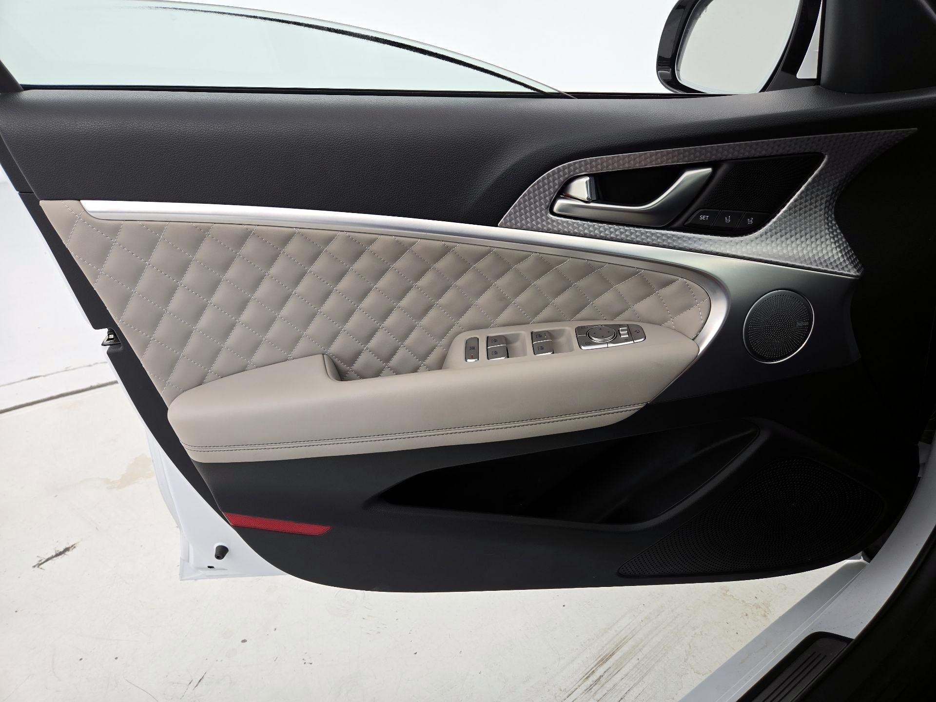 Thumbnail: 2023 Genesis G70 - 12