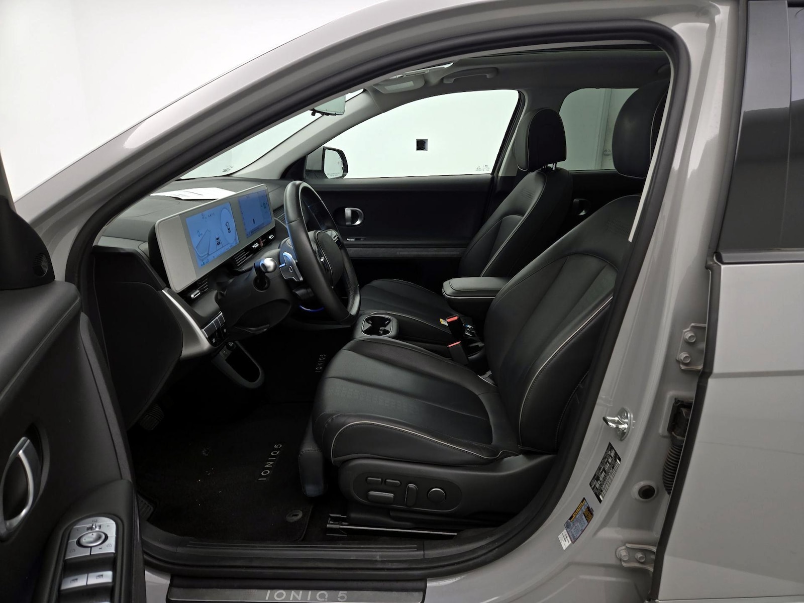 2024 Hyundai IONIQ 5 Limited - Photo 12