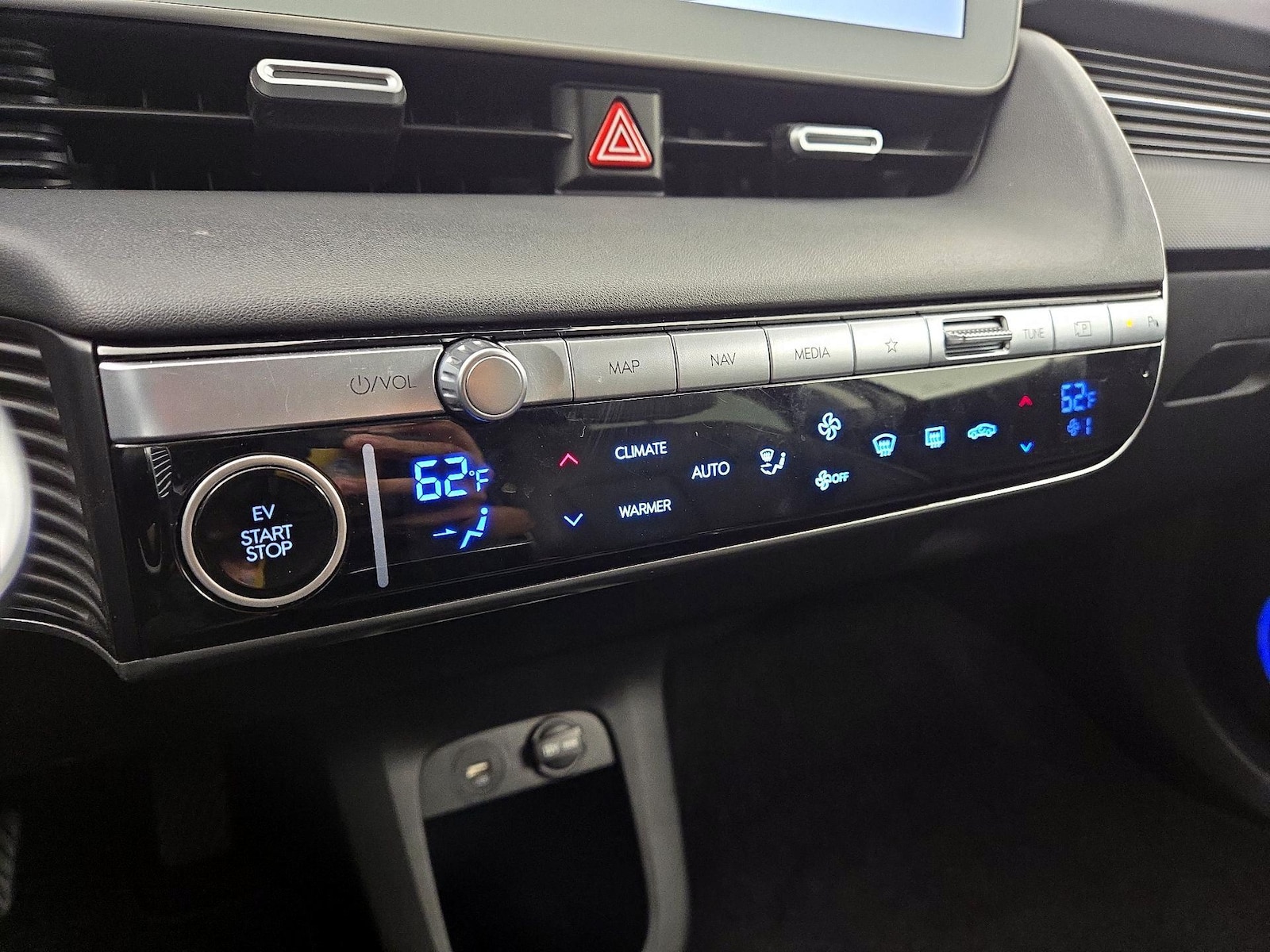 2024 Hyundai IONIQ 5 Limited - Photo 18