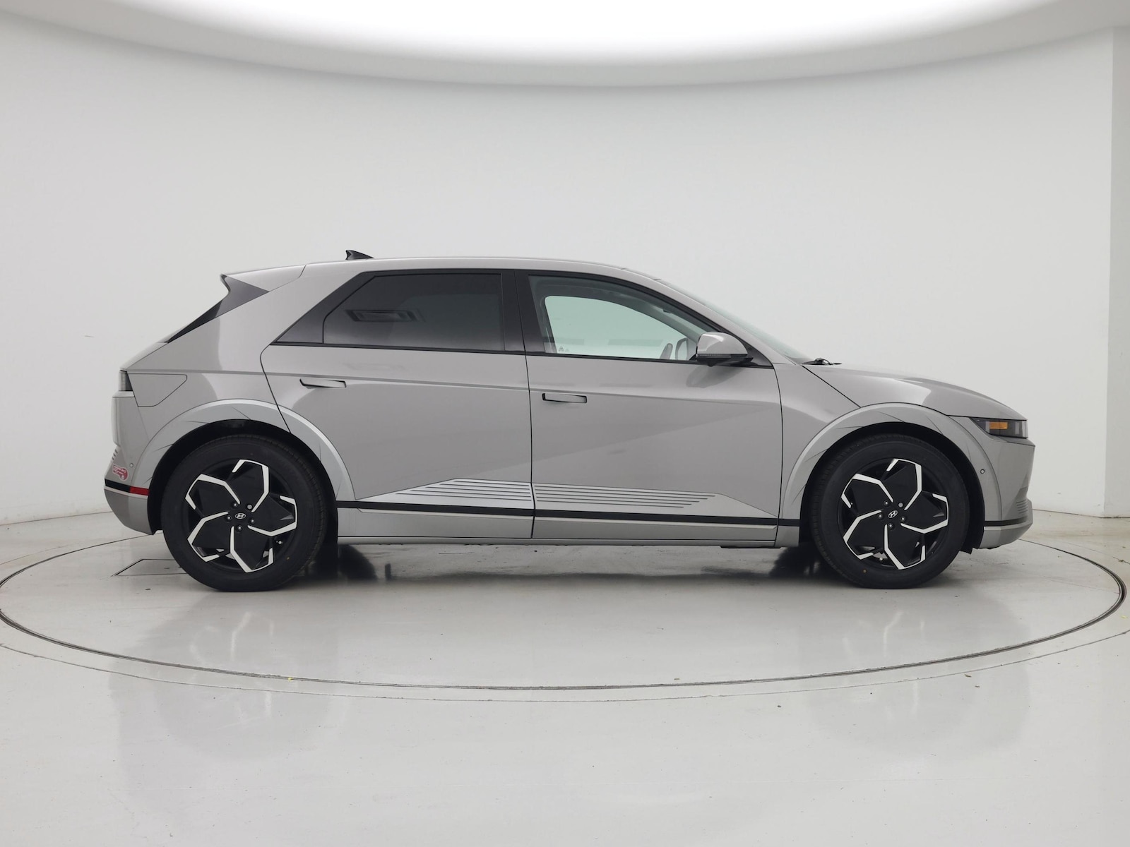 2024 Hyundai IONIQ 5 Limited - Photo 8