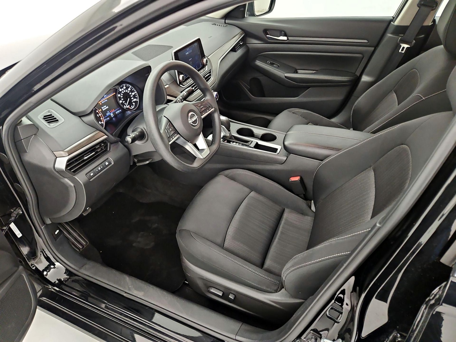 2025 Nissan Altima SV - Photo 12