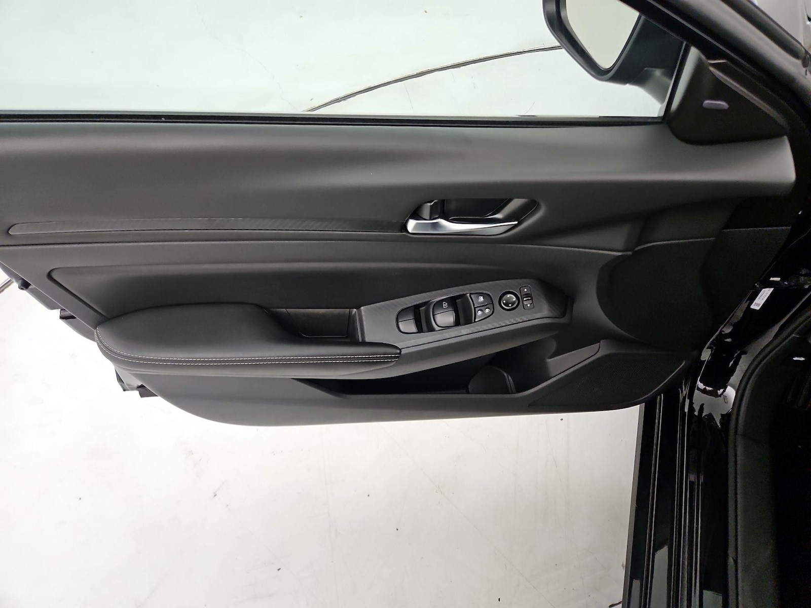2025 Nissan Altima SV - Photo 13