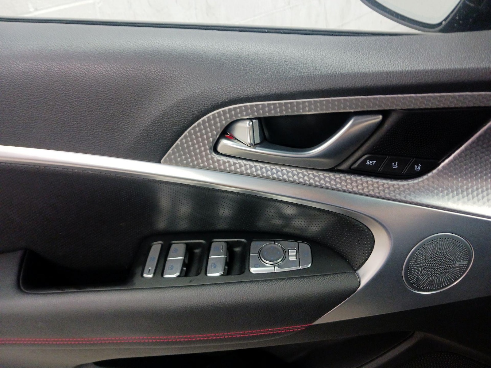 2023 GENESIS G70 Standard - Photo 11