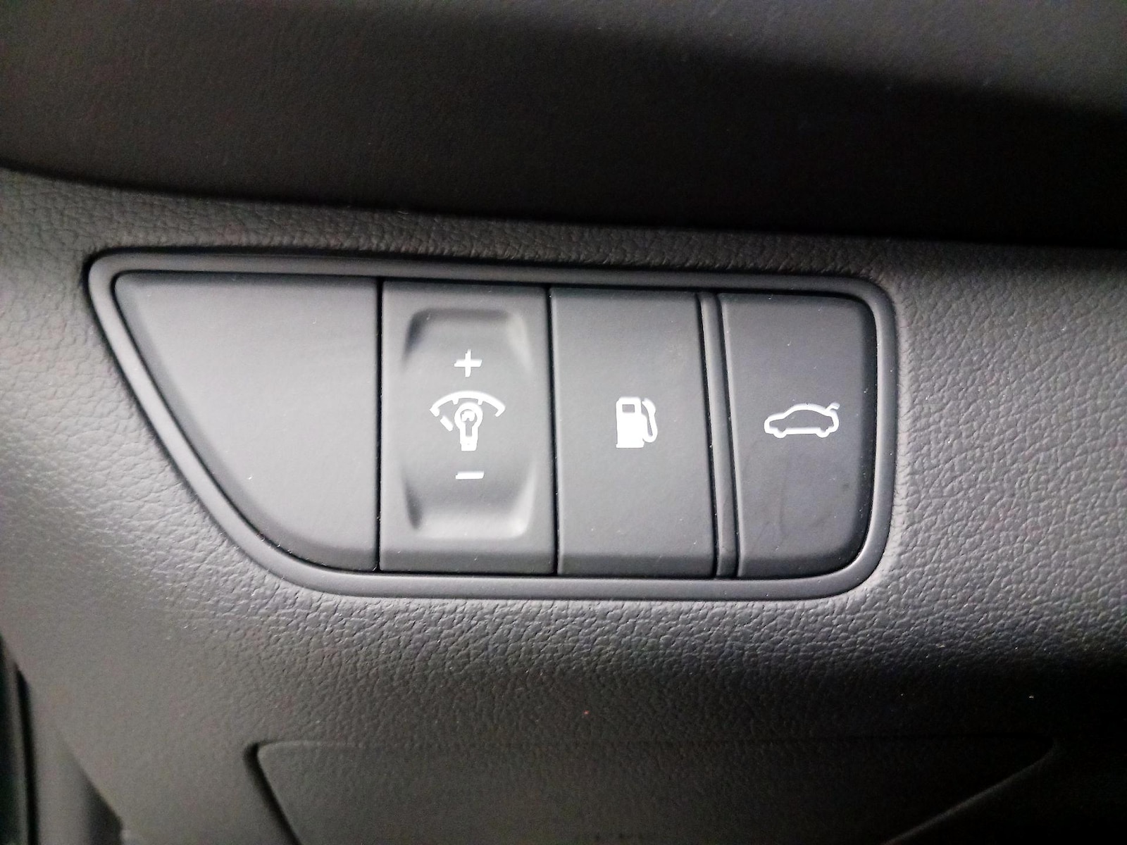 2023 GENESIS G70 Standard - Photo 12
