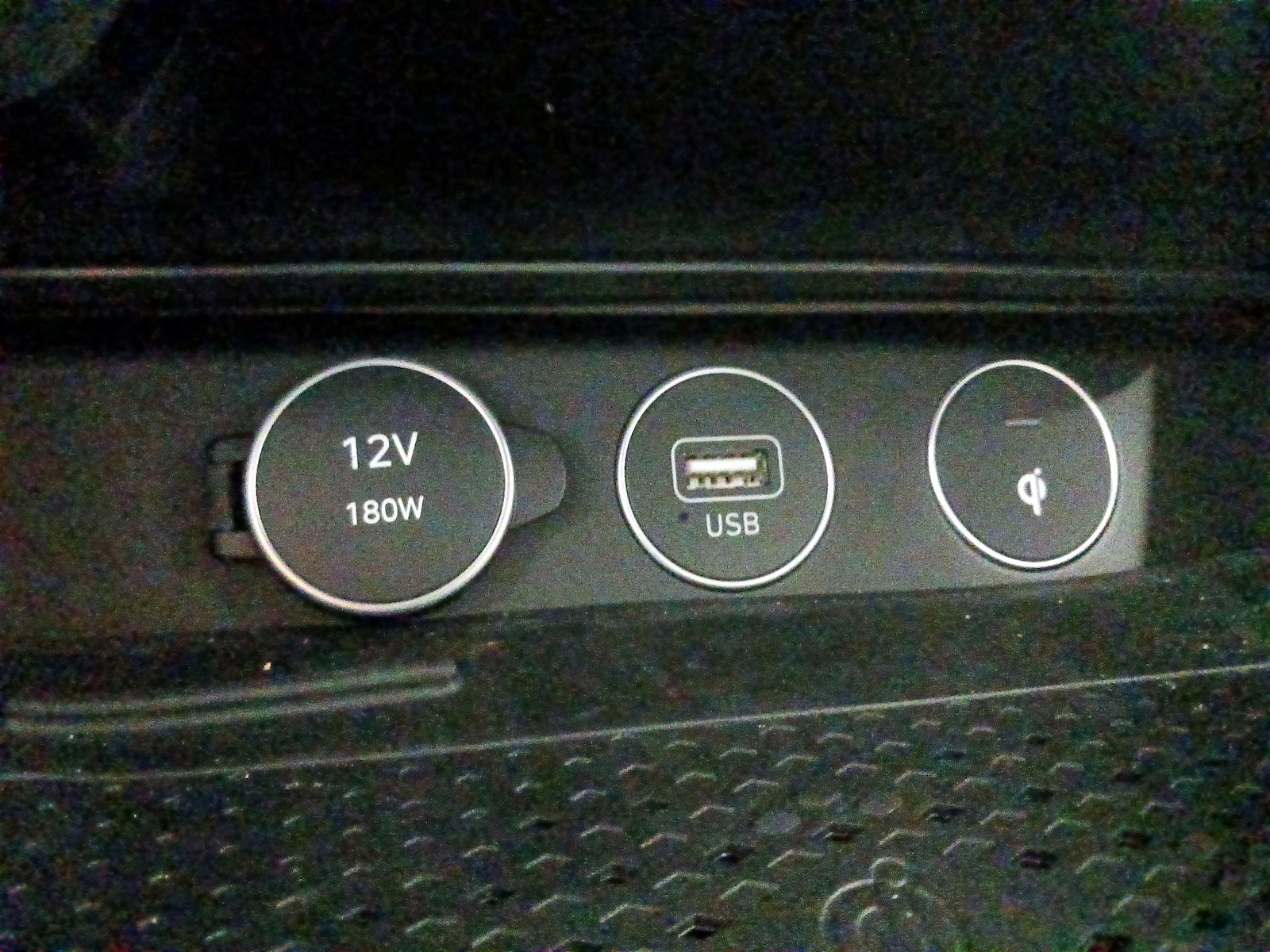 2023 GENESIS G70 Standard - Photo 18