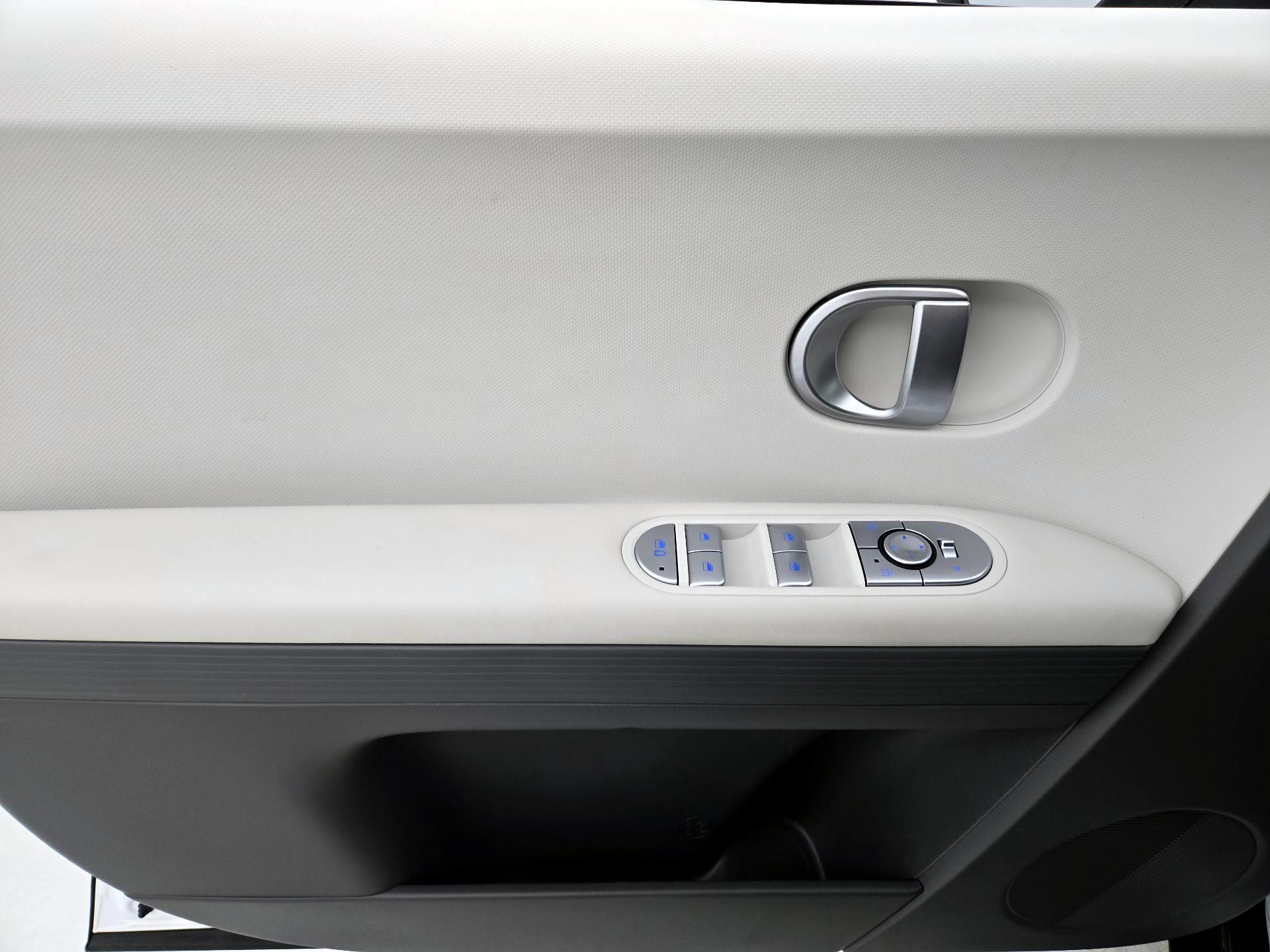 Thumbnail: 2024 Hyundai Ioniq 5 - 12