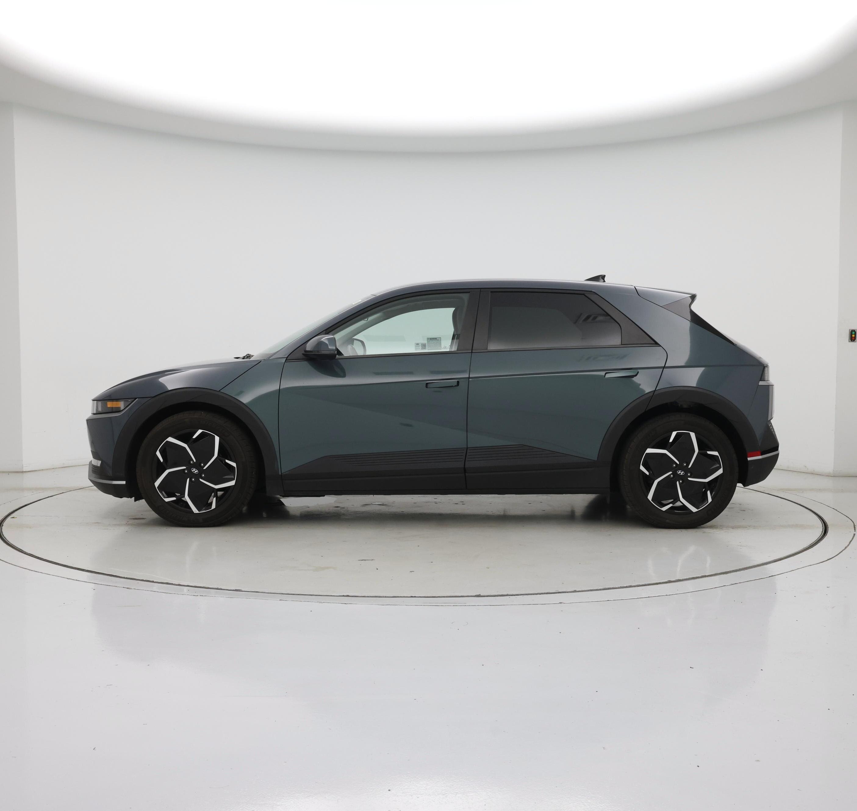 Thumbnail: 2024 Hyundai Ioniq 5 - 3