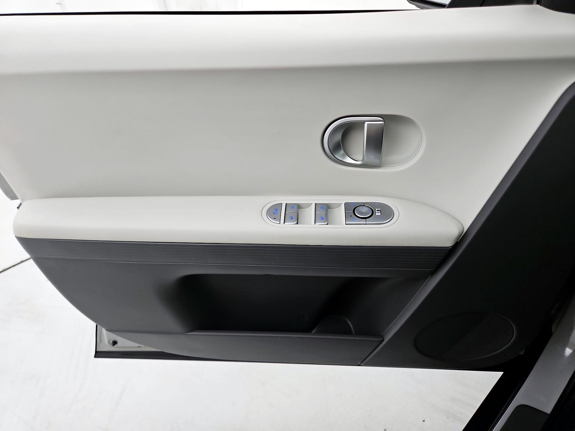 Thumbnail: 2023 Hyundai Ioniq 5 - 12