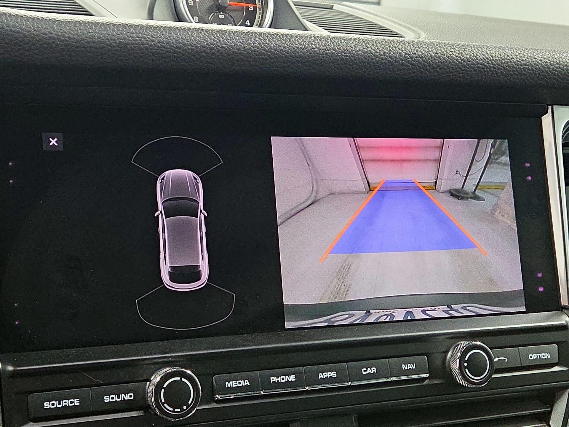 Thumbnail: 2021 Porsche Macan - 15