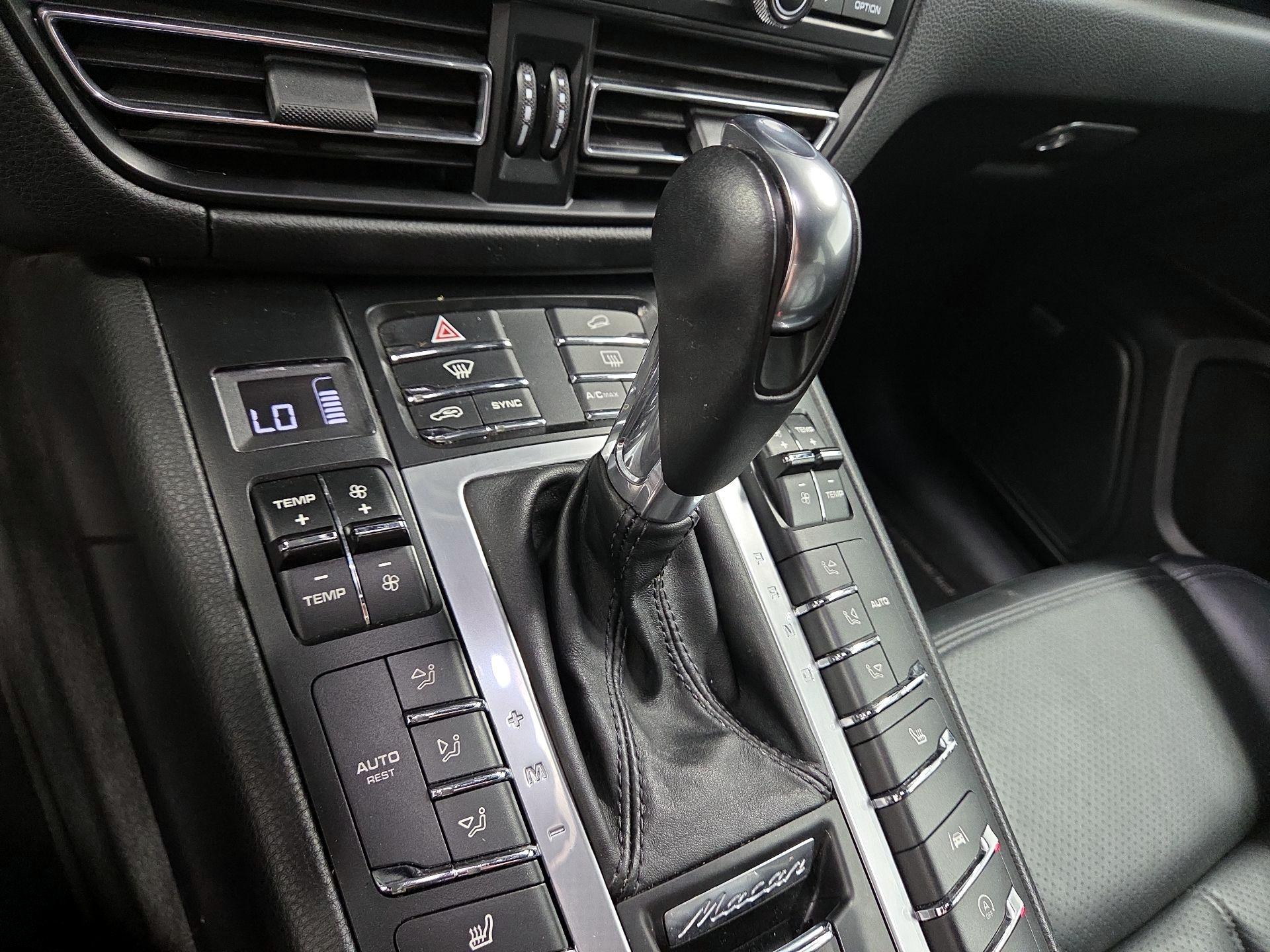 Thumbnail: 2021 Porsche Macan - 18