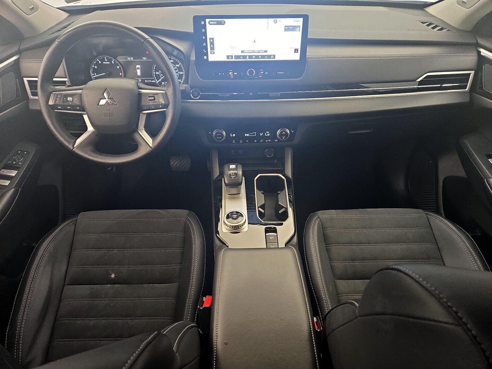 Thumbnail: 2025 Mitsubishi Outlander - 9