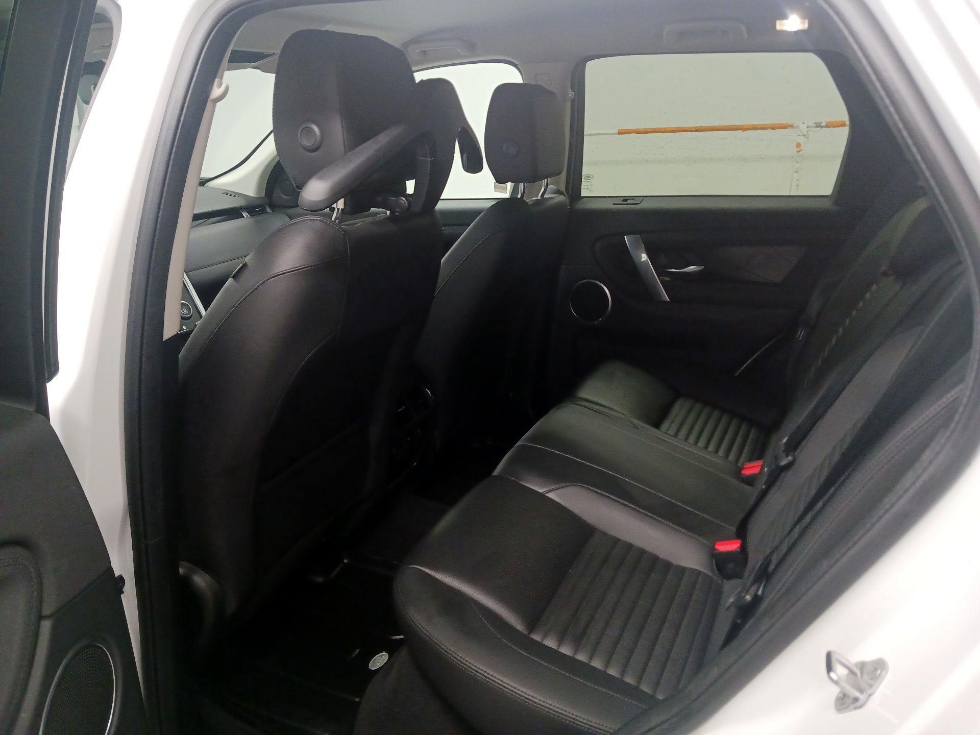 Thumbnail: 2023 Land Rover Discovery Sport - 16