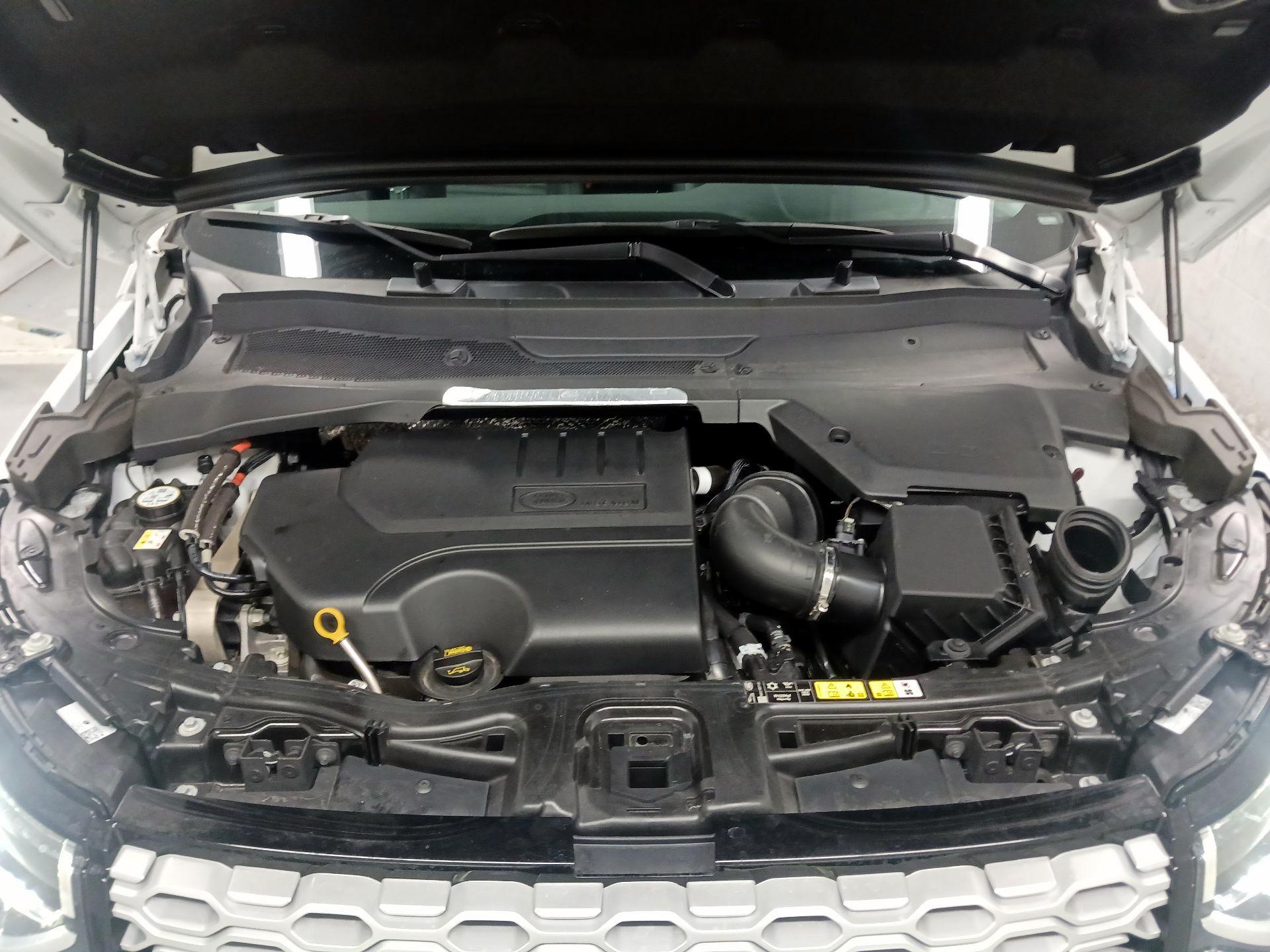 Thumbnail: 2023 Land Rover Discovery Sport - 18