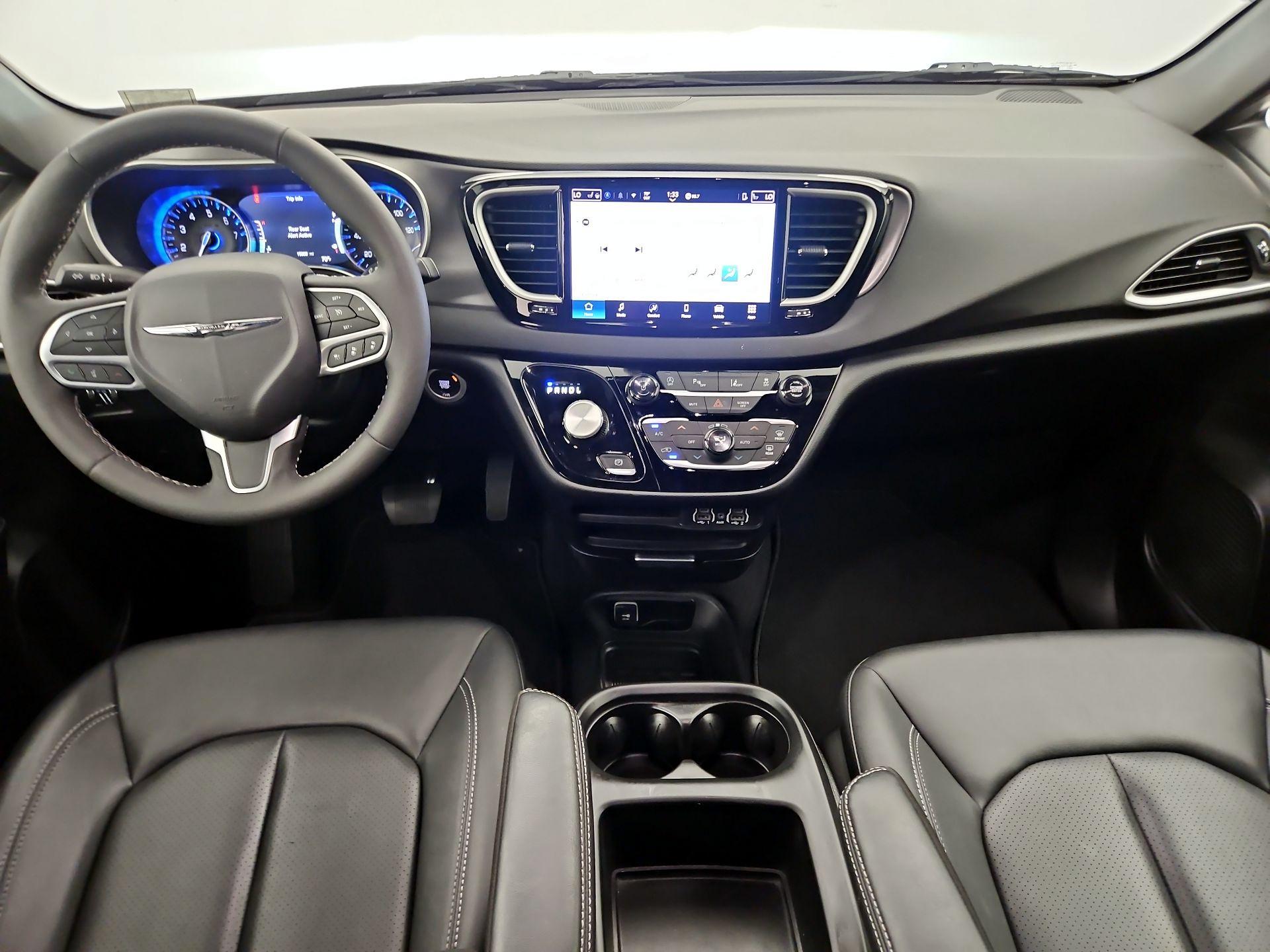 Thumbnail: 2025 Chrysler Pacifica - 9