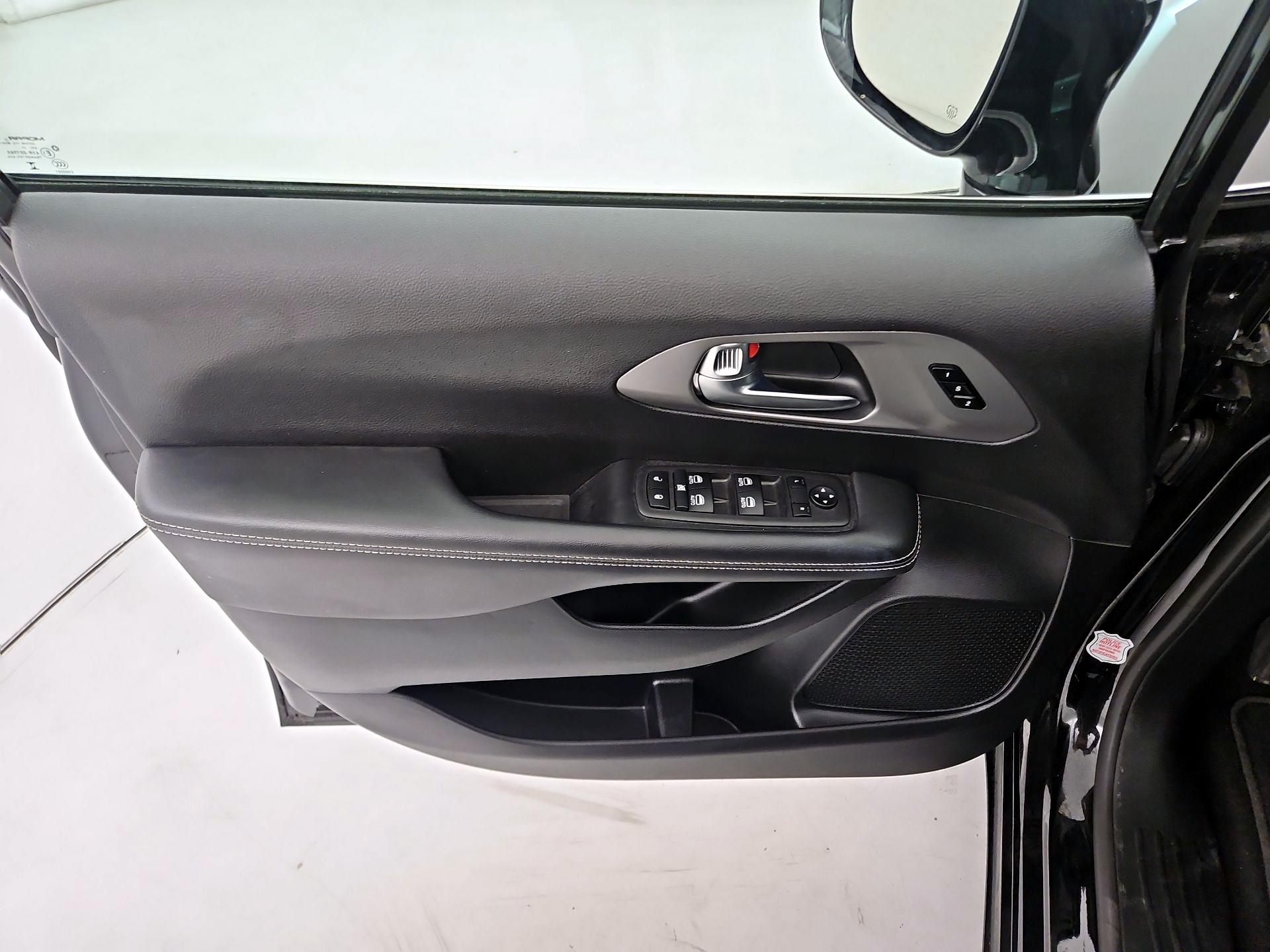 Thumbnail: 2025 Chrysler Pacifica - 12