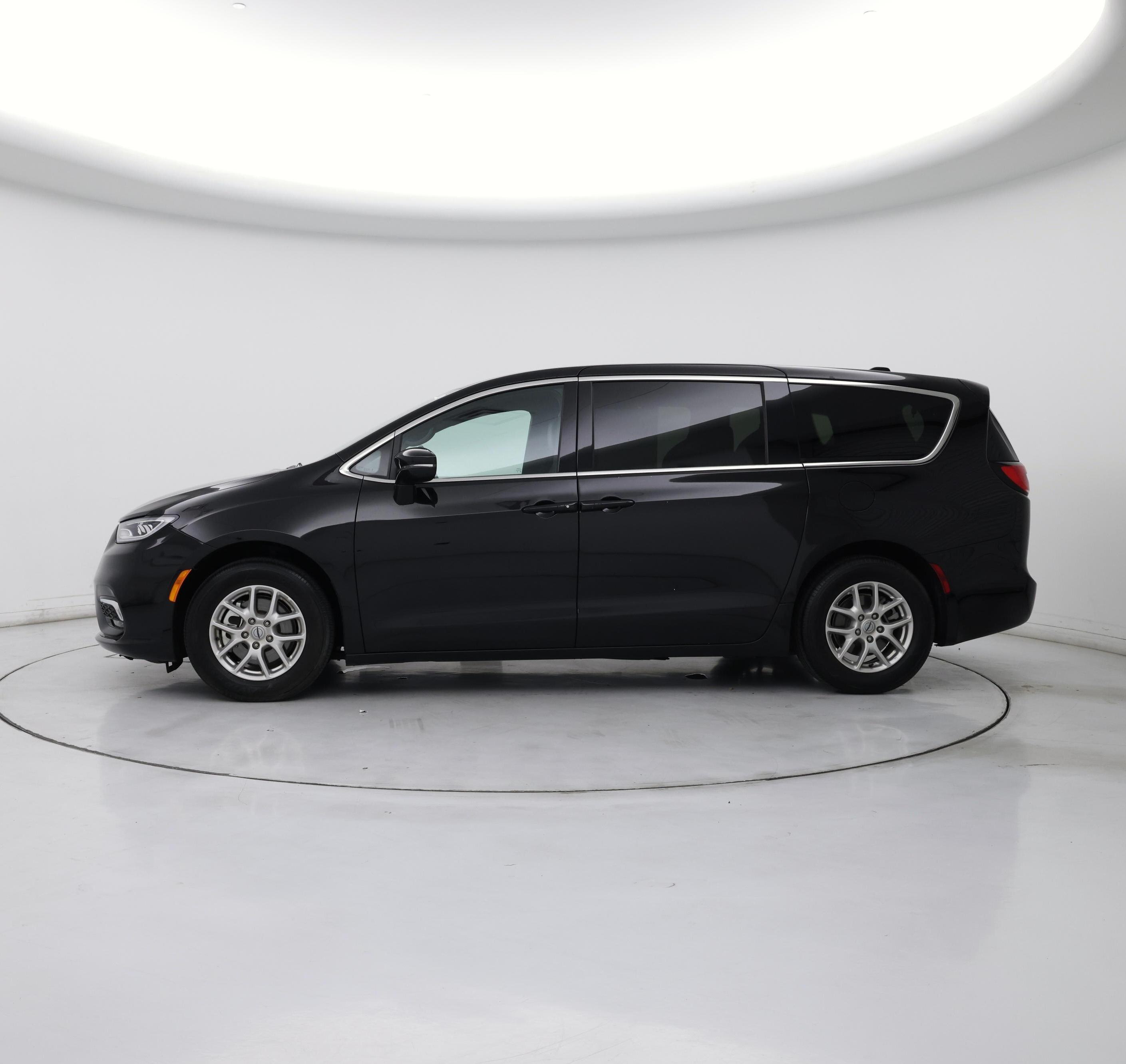 Thumbnail: 2025 Chrysler Pacifica - 3