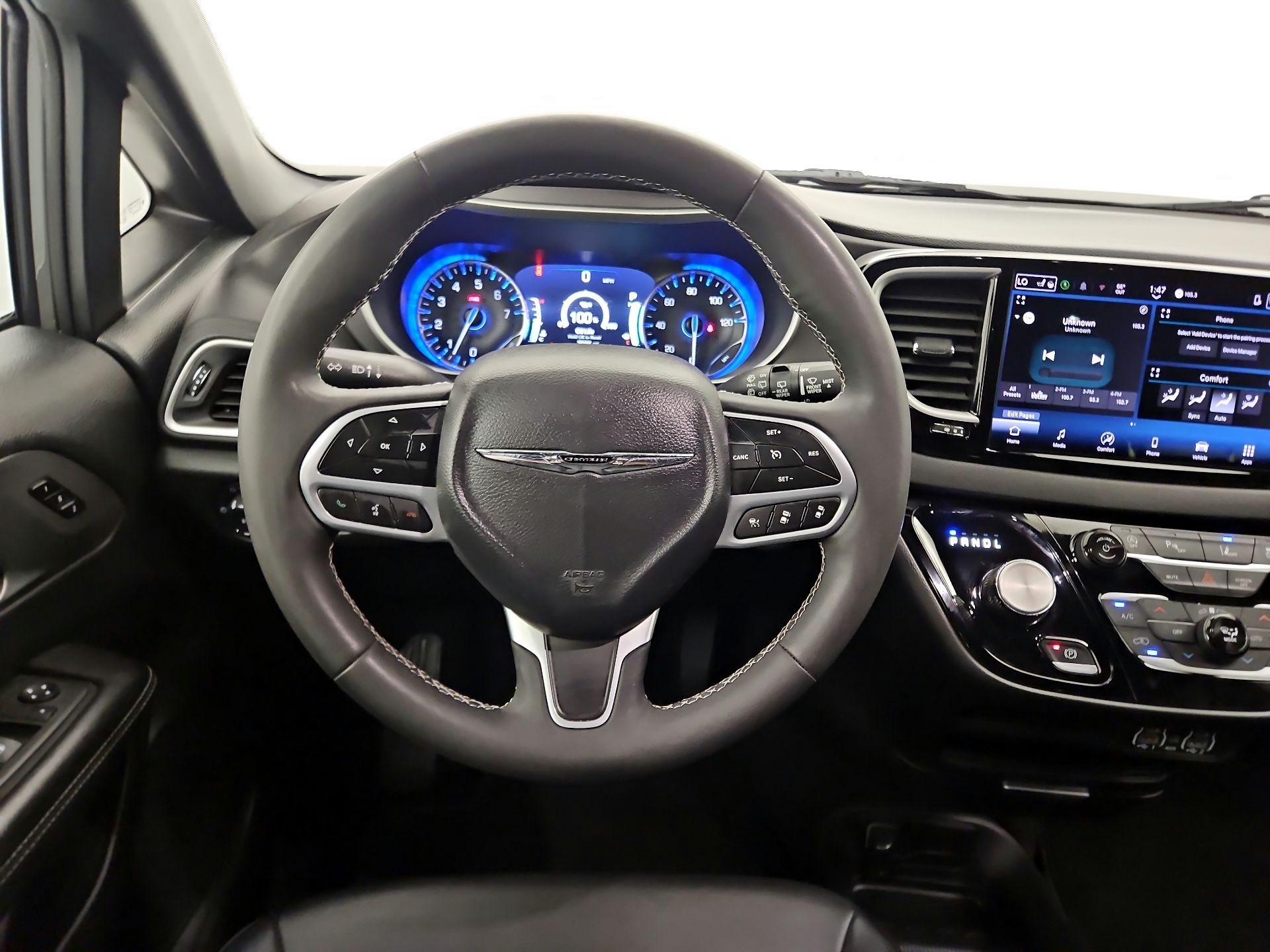 Thumbnail: 2025 Chrysler Pacifica - 10