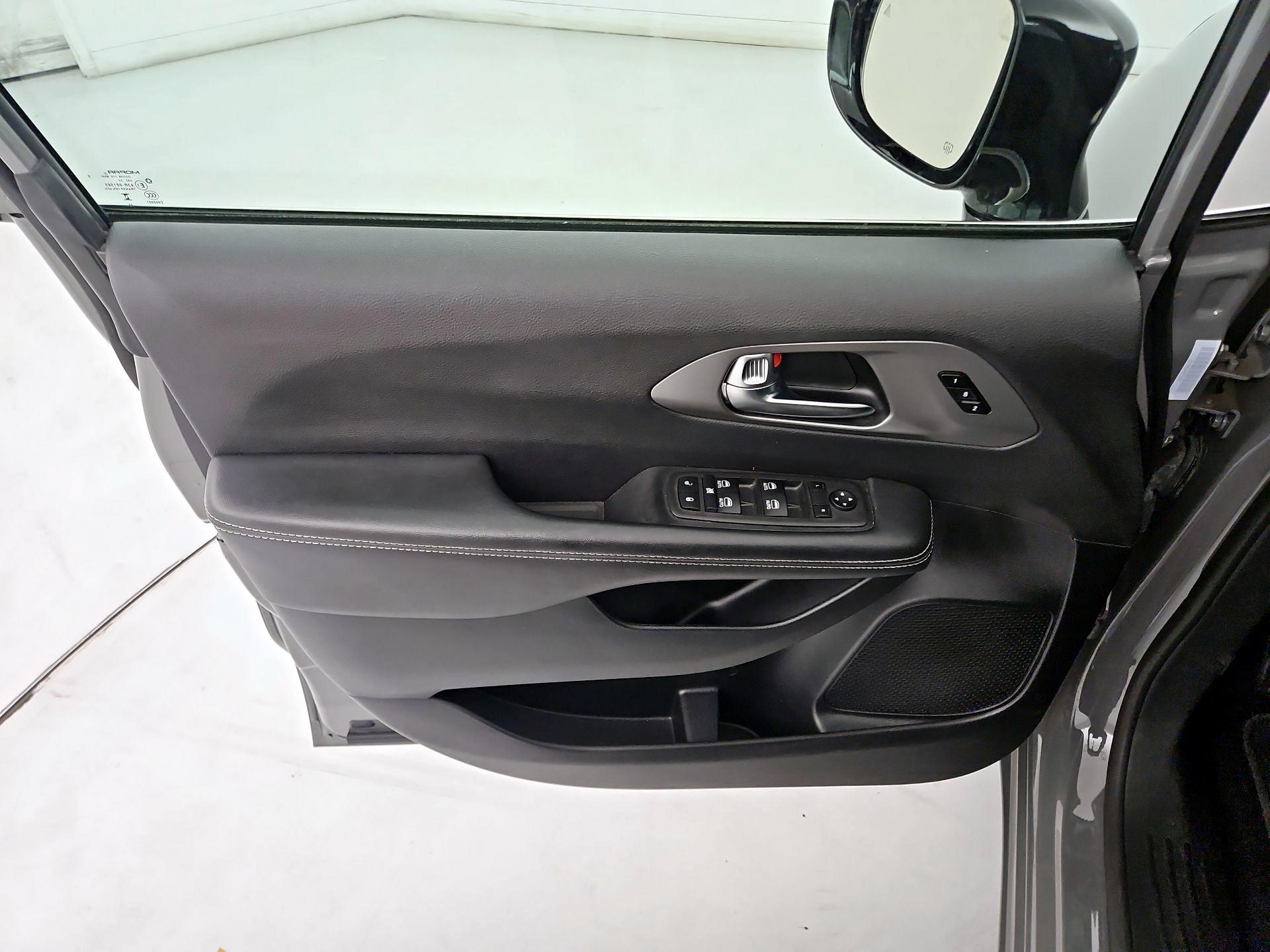 Thumbnail: 2025 Chrysler Pacifica - 12