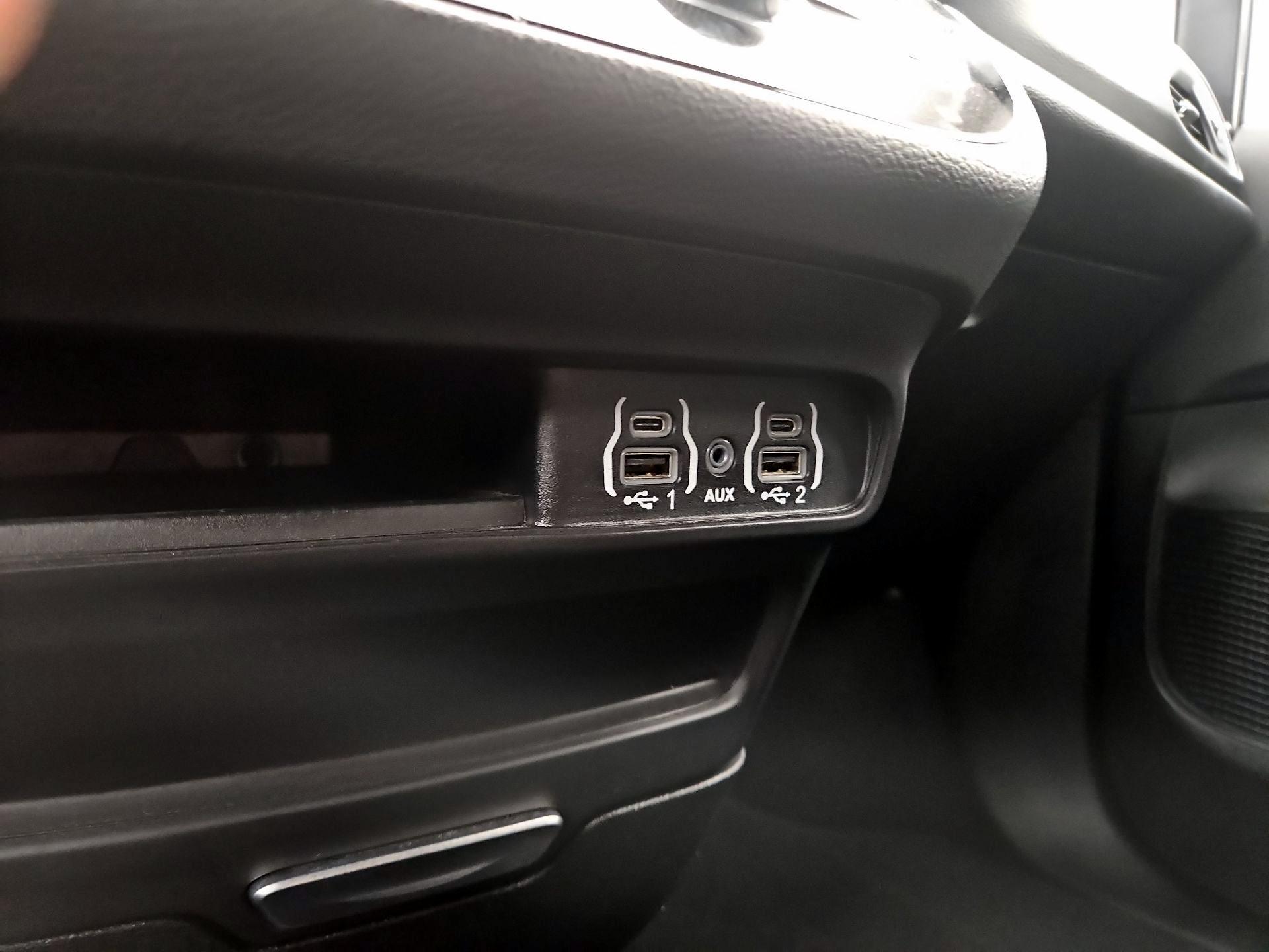 Thumbnail: 2025 Chrysler Pacifica - 18