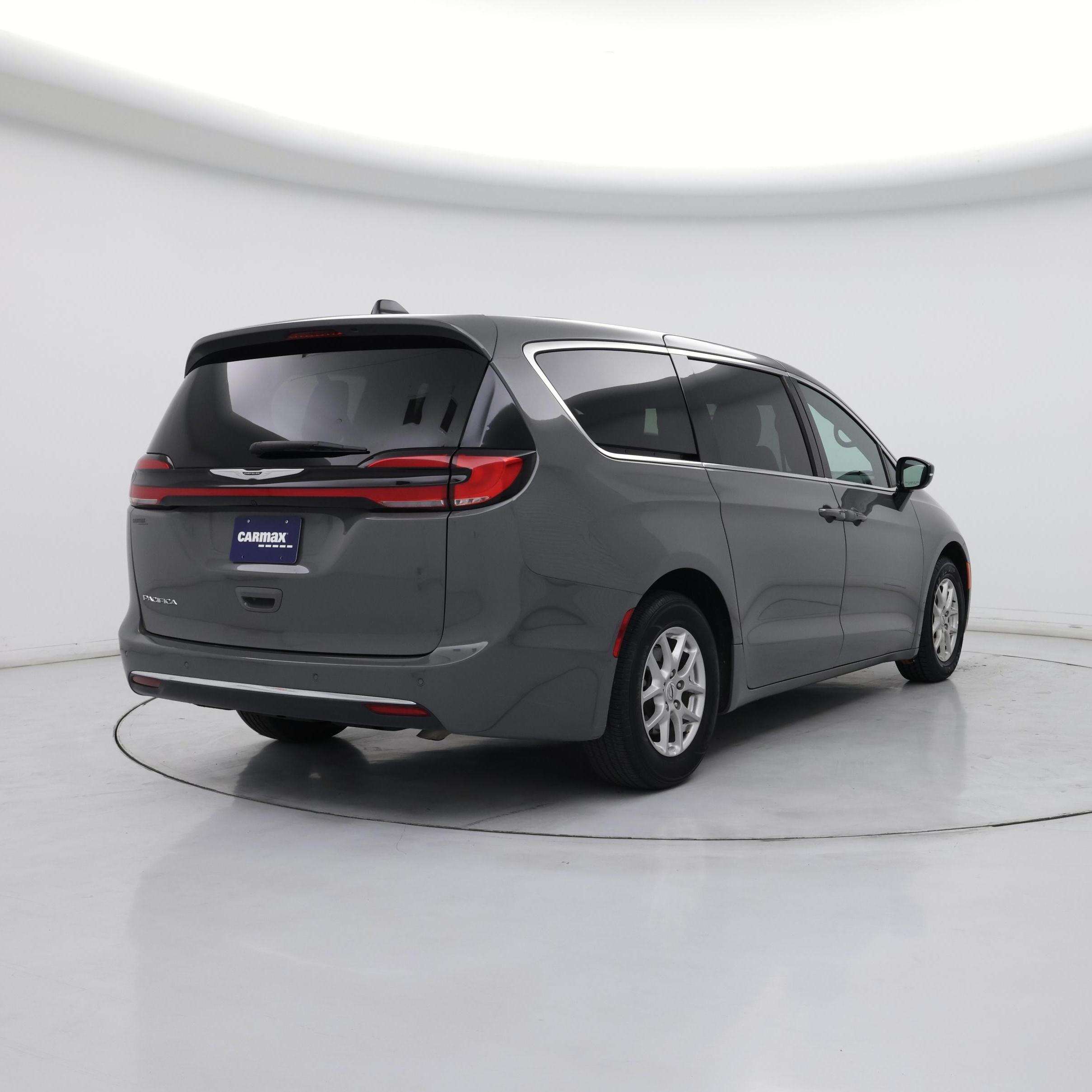 Thumbnail: 2025 Chrysler Pacifica - 8