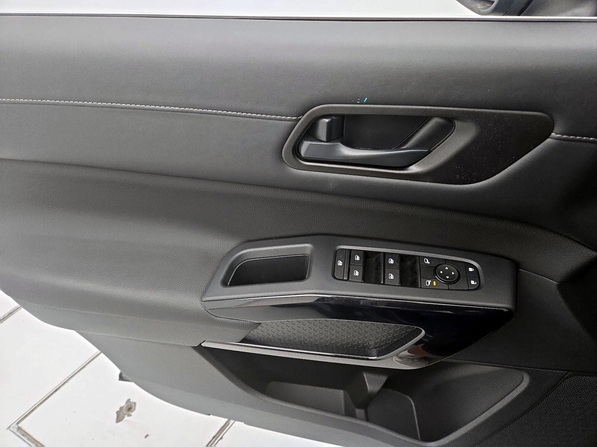 Thumbnail: 2025 Nissan Pathfinder - 12