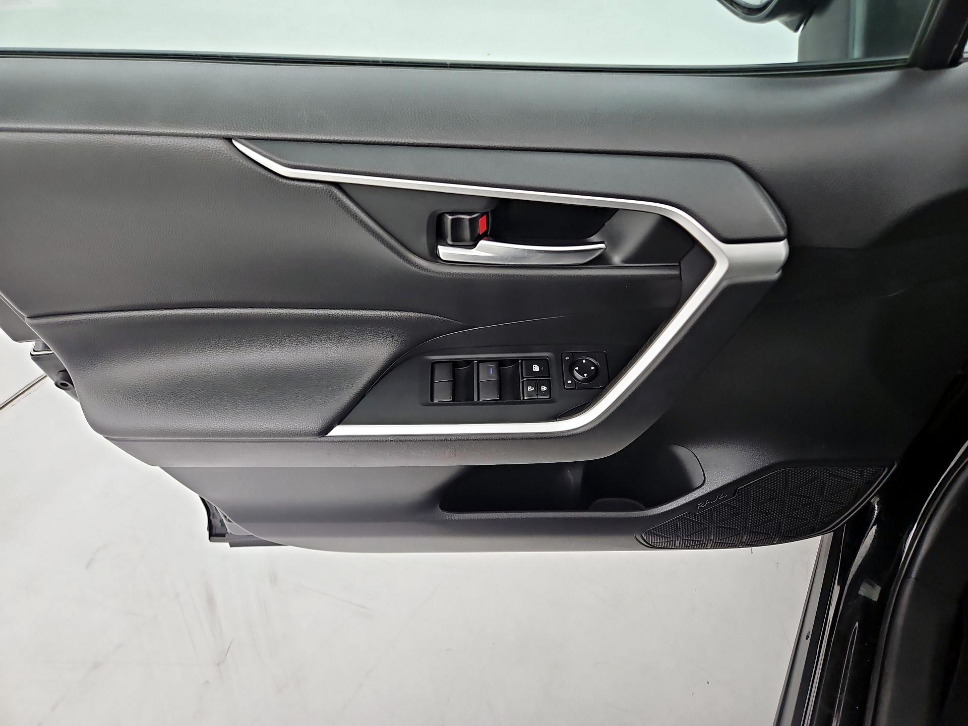 Thumbnail: 2021 Toyota RAV4 - 12