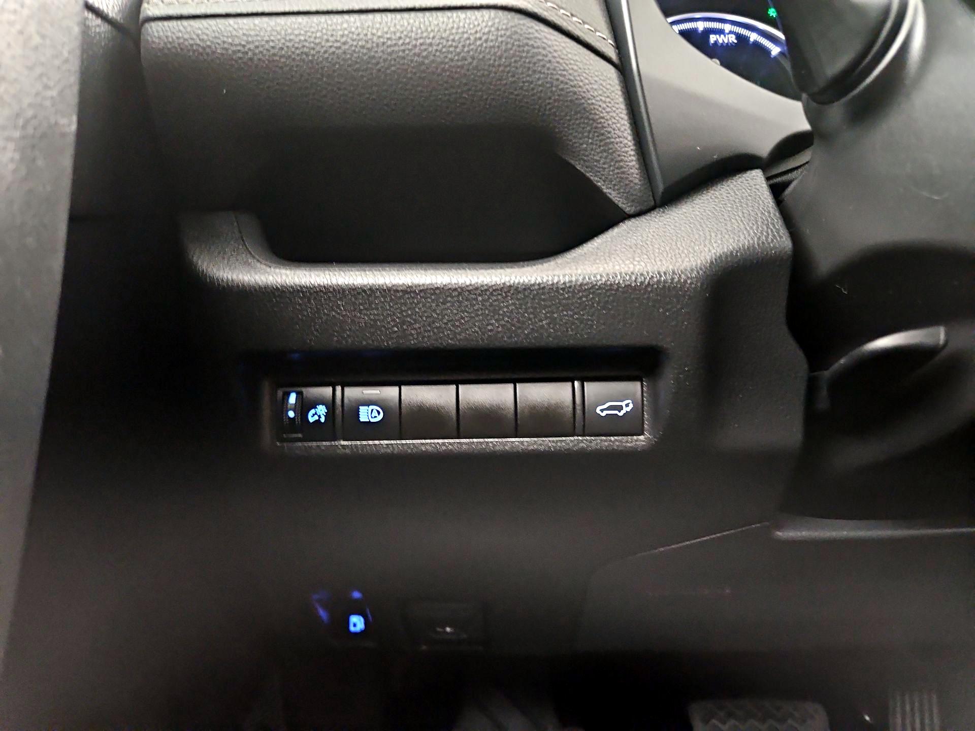 Thumbnail: 2021 Toyota RAV4 - 13