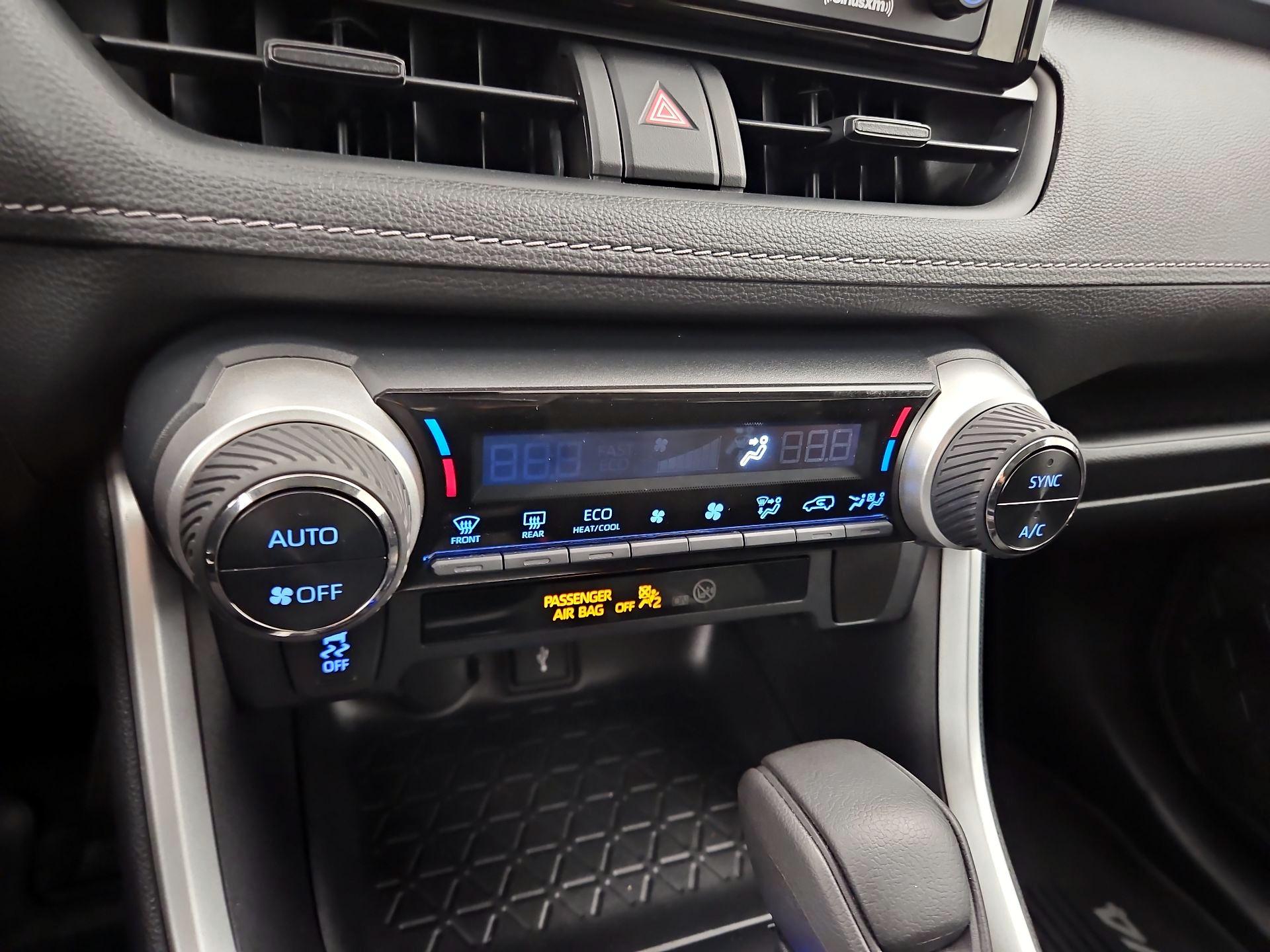 Thumbnail: 2021 Toyota RAV4 - 16