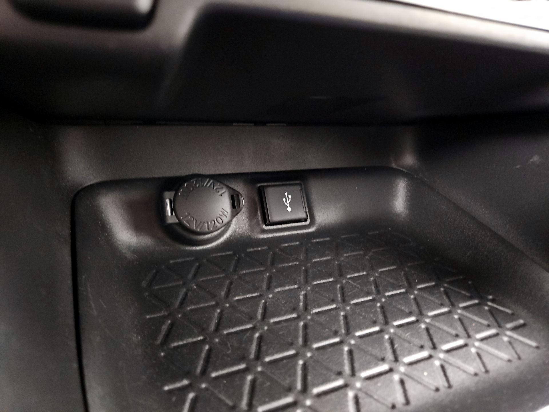 Thumbnail: 2021 Toyota RAV4 - 18
